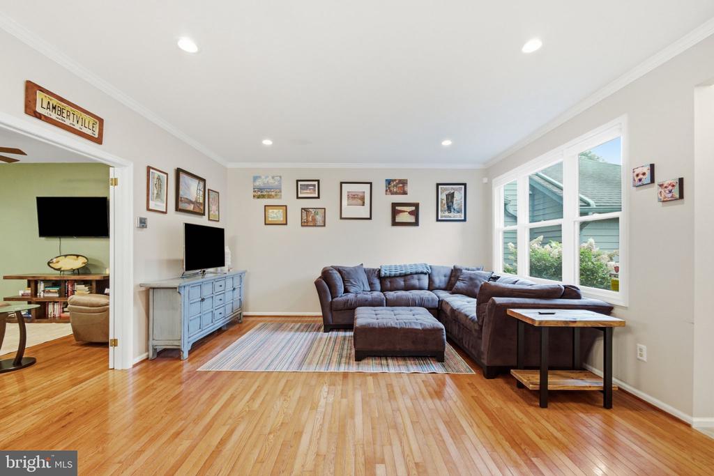 4 HILLSIDE COURT