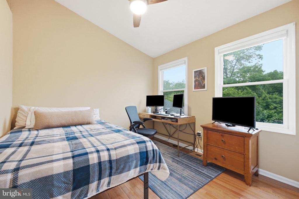4 HILLSIDE COURT