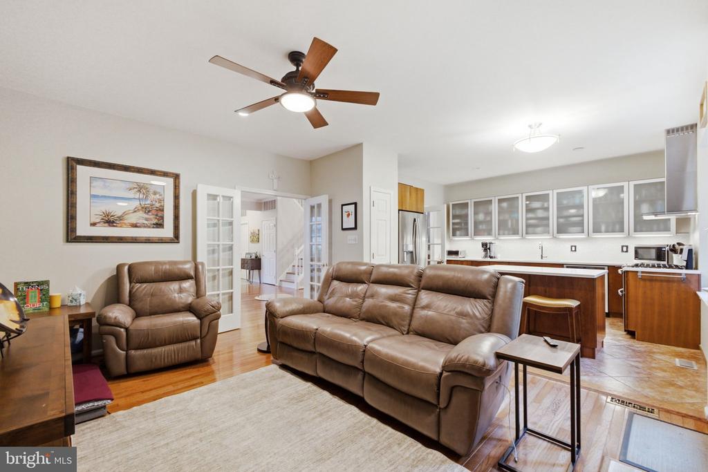 4 HILLSIDE COURT