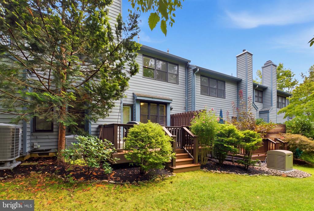 4 HILLSIDE COURT