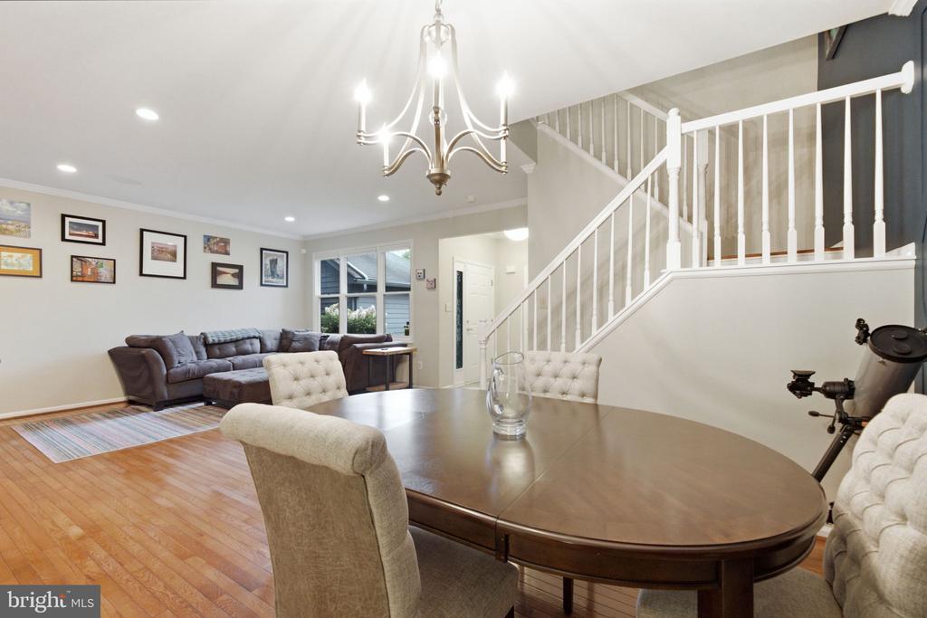 4 HILLSIDE COURT