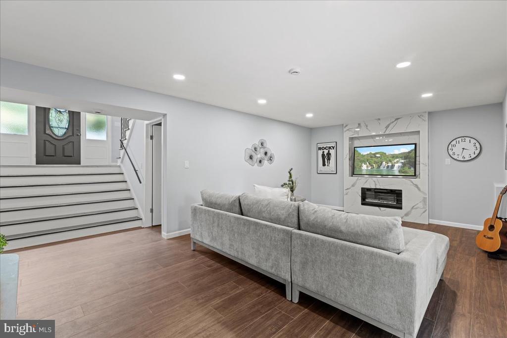4 Huron Way