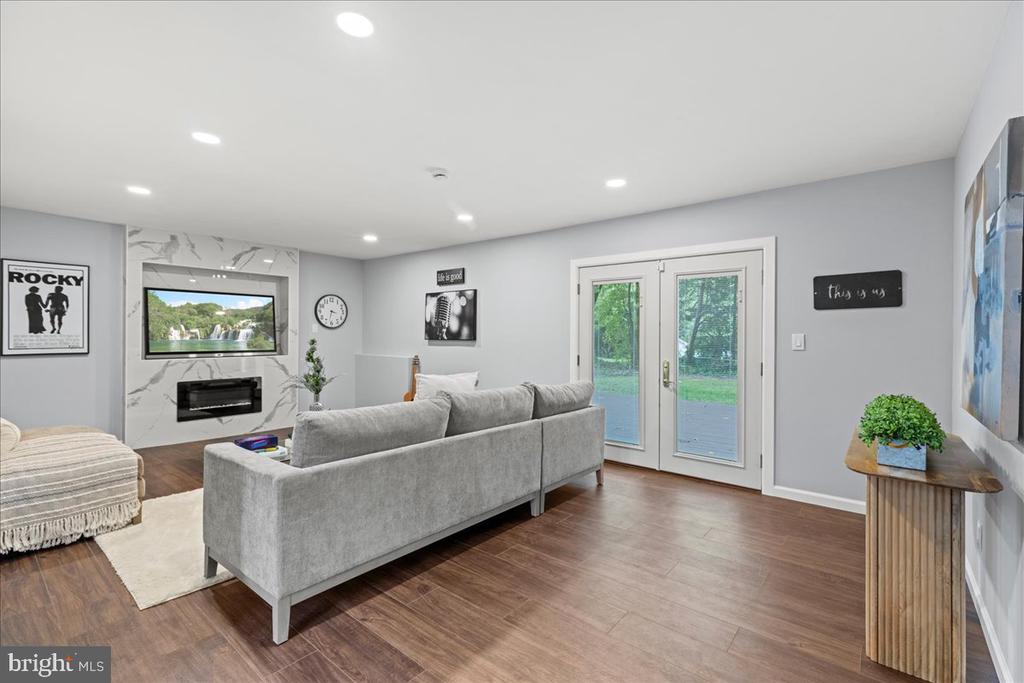 4 Huron Way