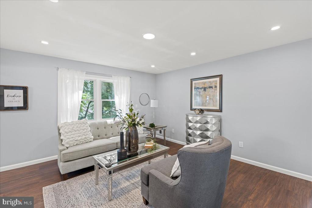 4 Huron Way