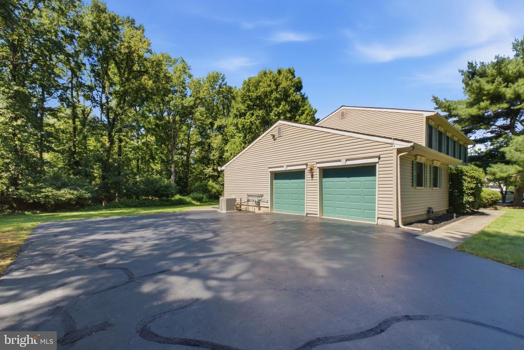 15 WAYNE WAY