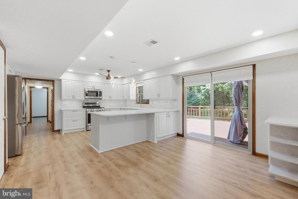 15 WAYNE WAY