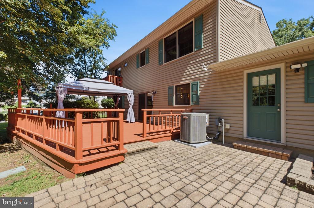 15 WAYNE WAY