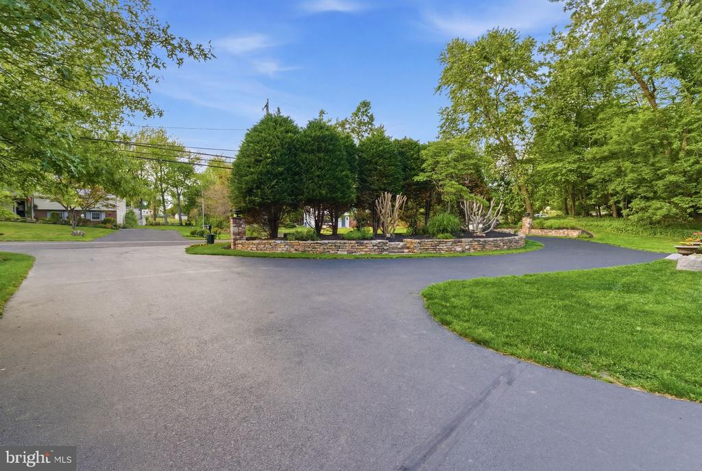 250 ROCKSVILLE ROAD