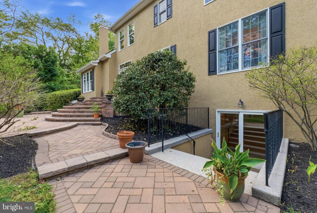 250 ROCKSVILLE ROAD