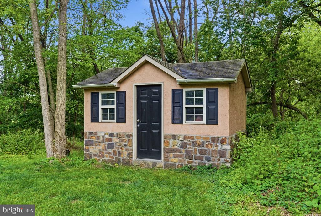 250 ROCKSVILLE ROAD