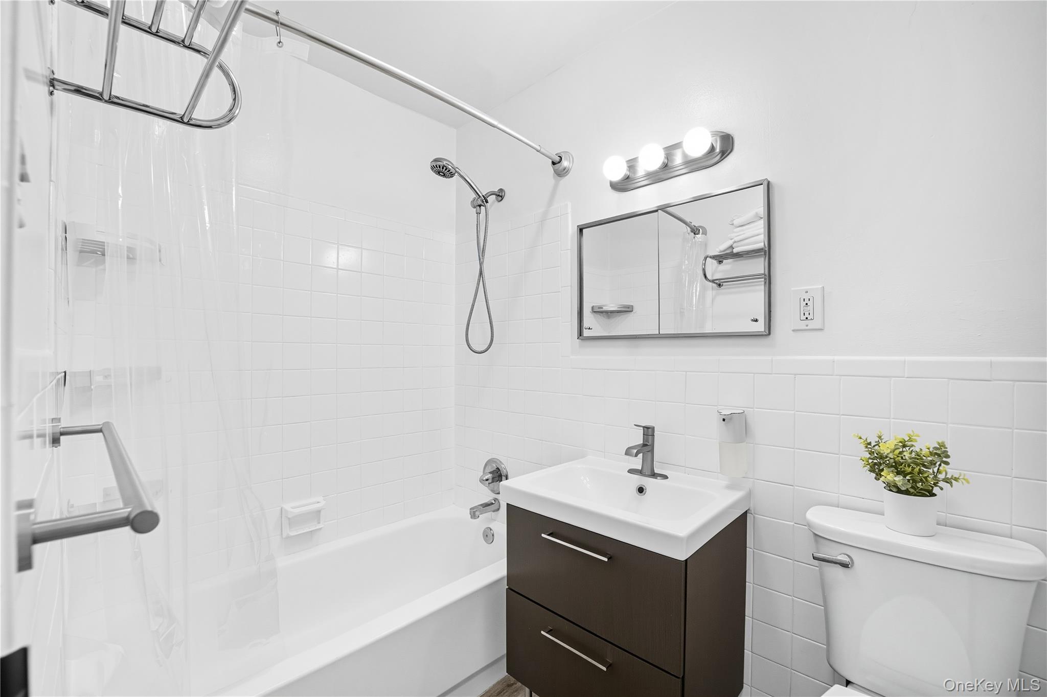 111 E Hartsdale Avenue Unit: 4G