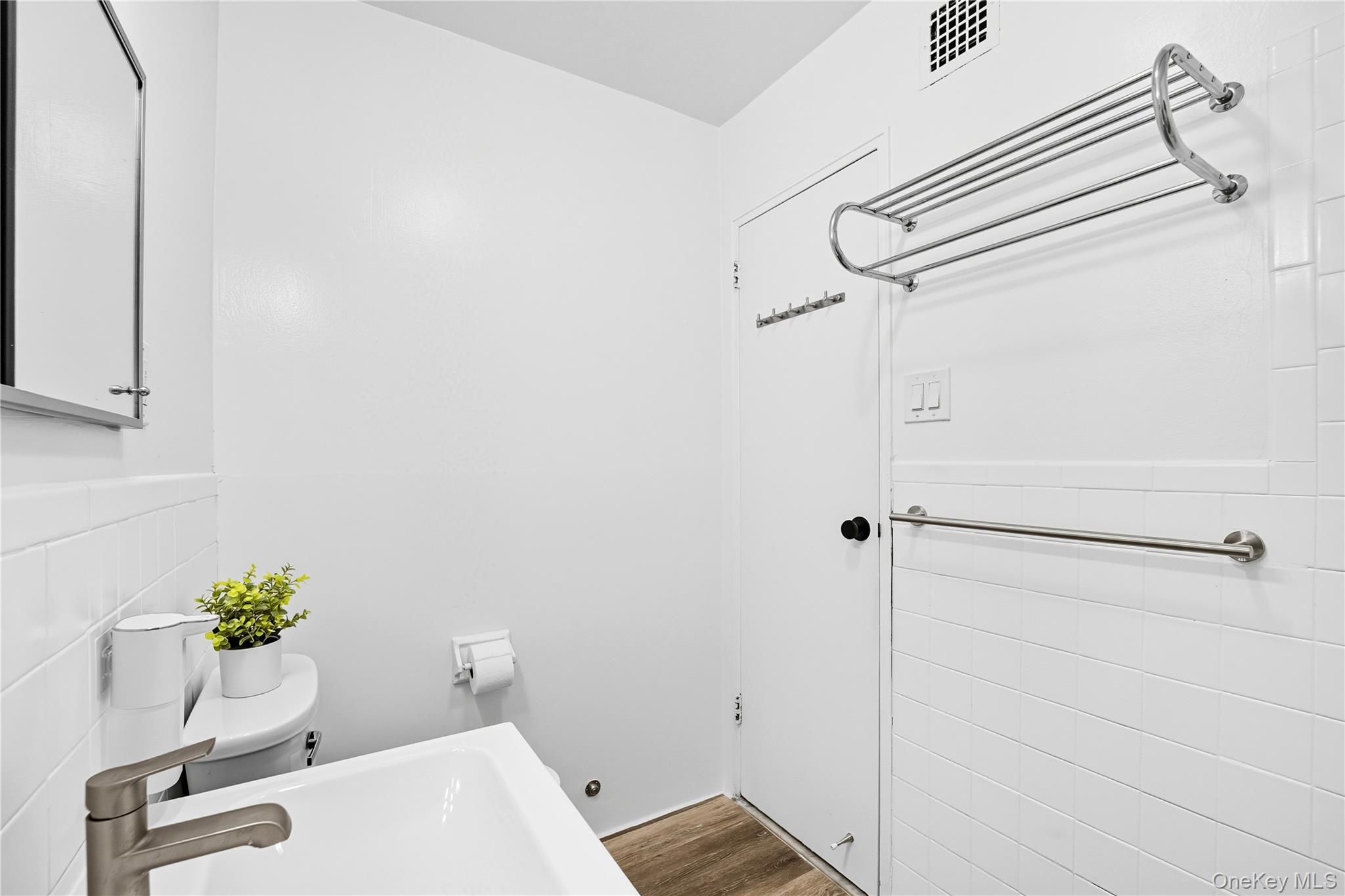 111 E Hartsdale Avenue Unit: 4G