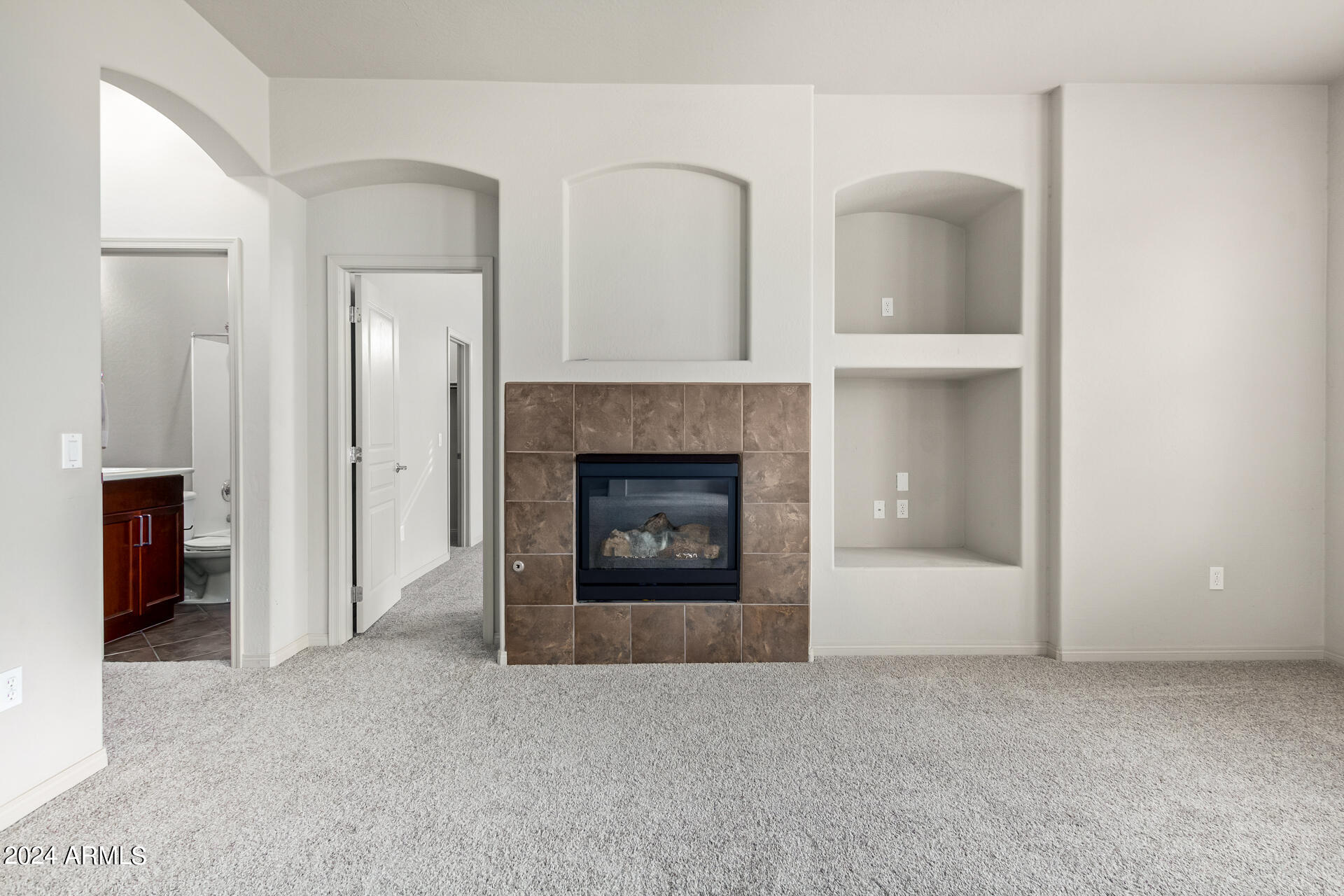 19475 N GRAYHAWK Drive, 2102