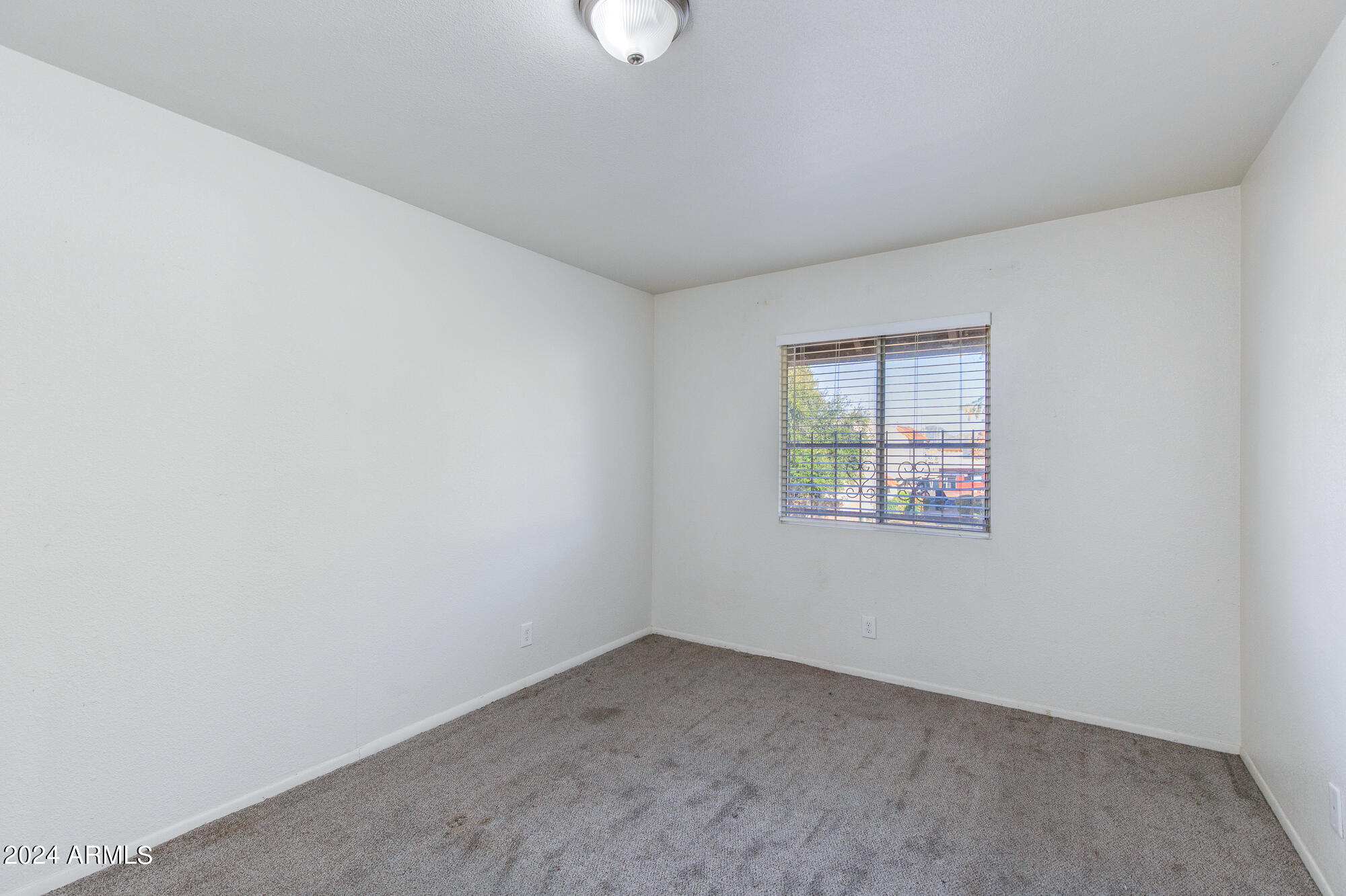 1209 E TOWNLEY Avenue