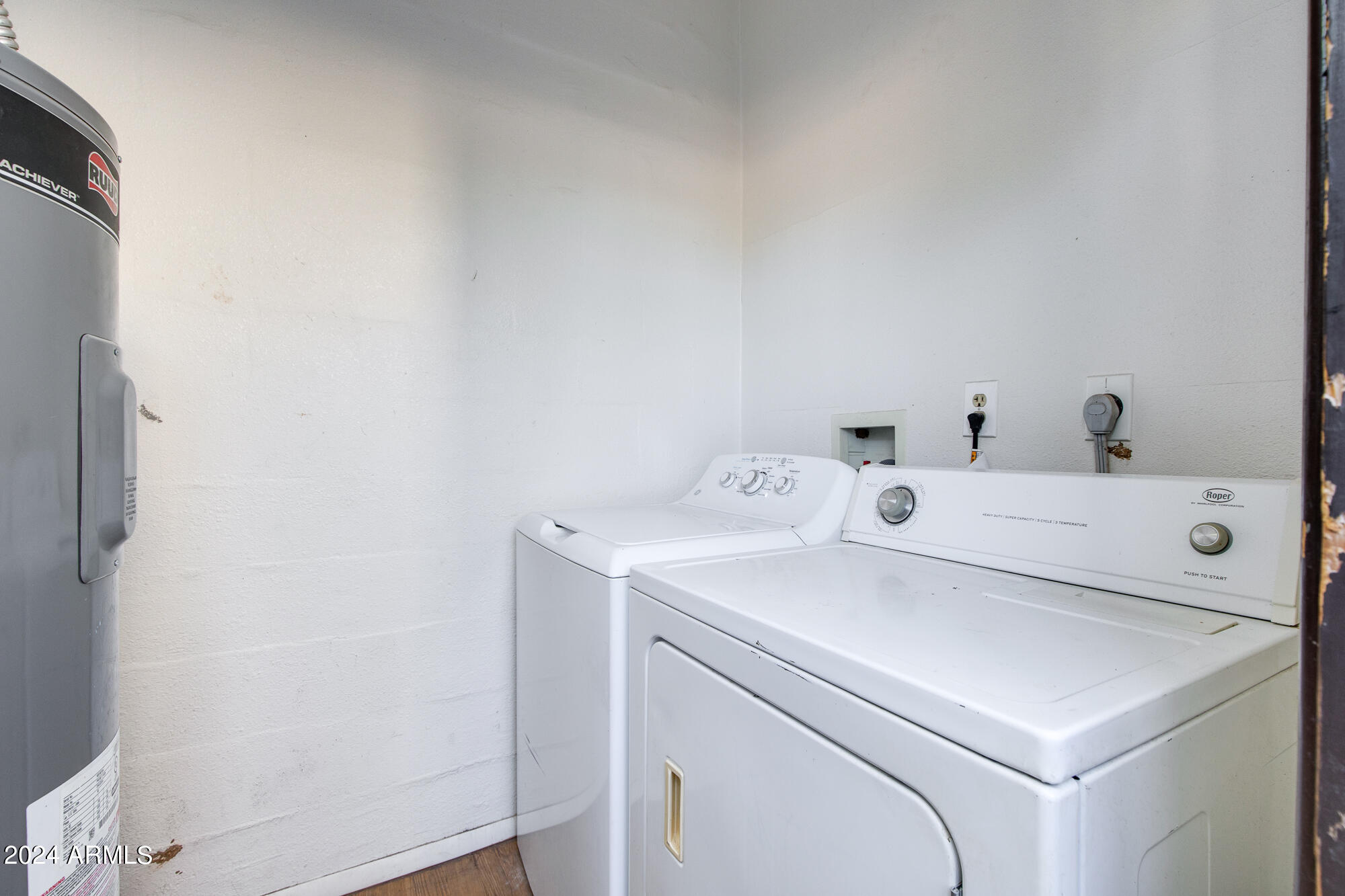 1209 E TOWNLEY Avenue