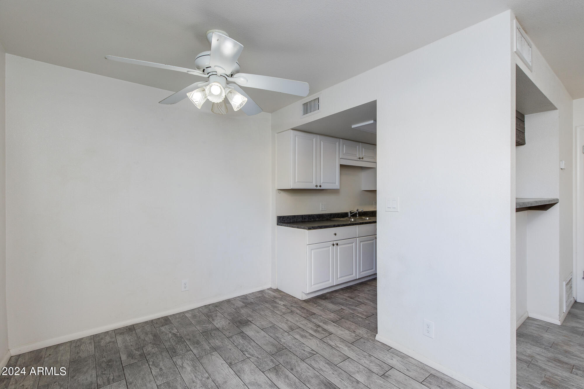 1209 E TOWNLEY Avenue