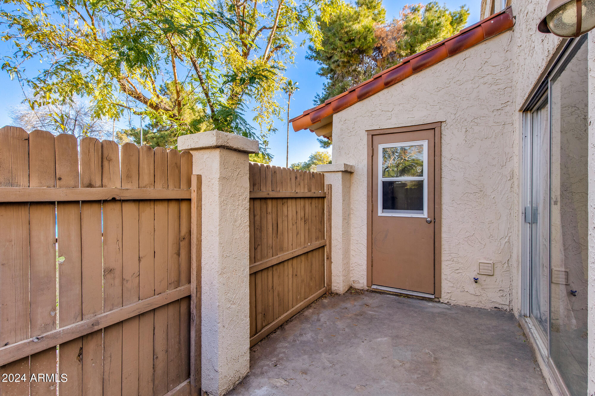 1209 E TOWNLEY Avenue