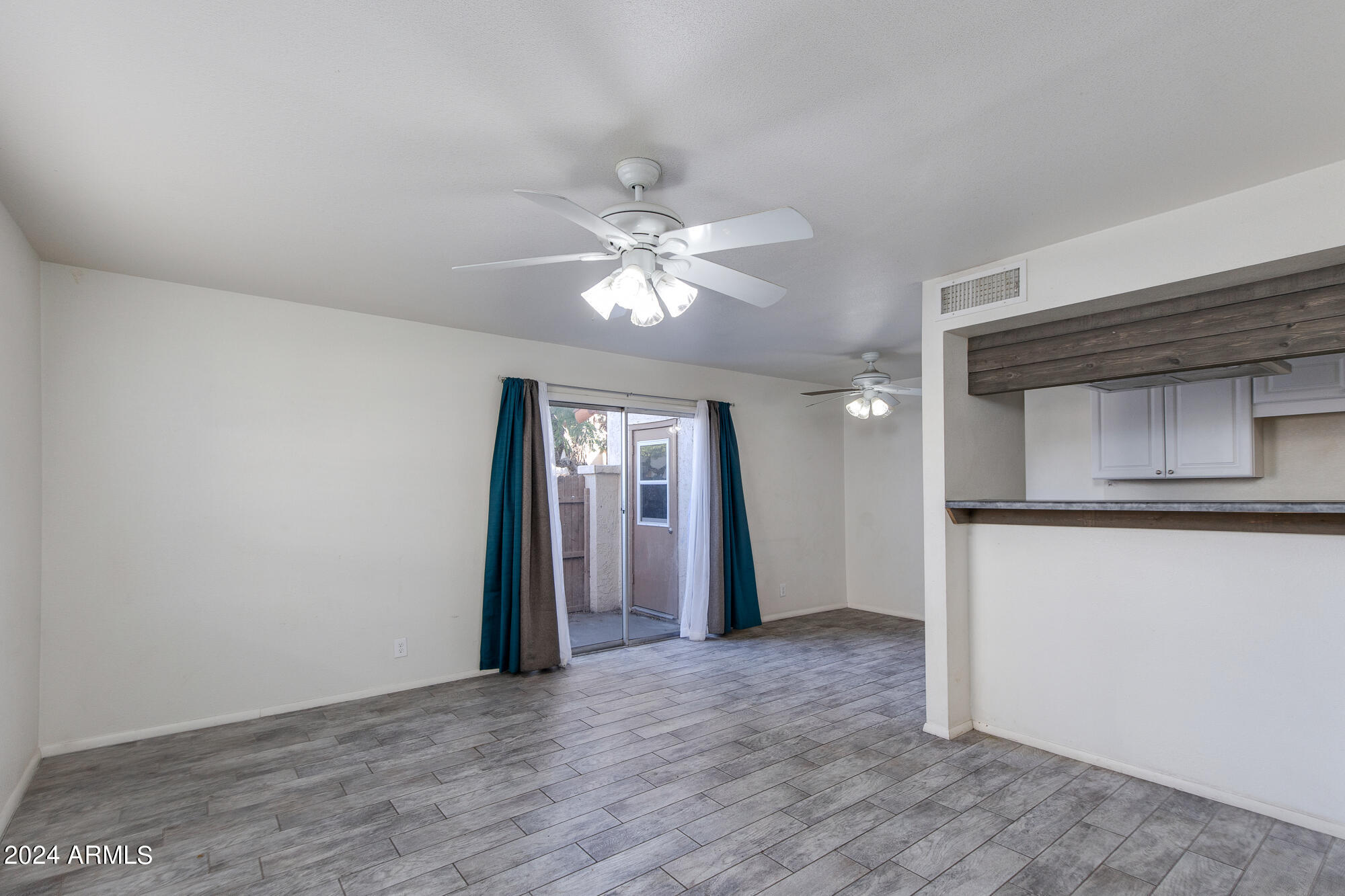 1209 E TOWNLEY Avenue