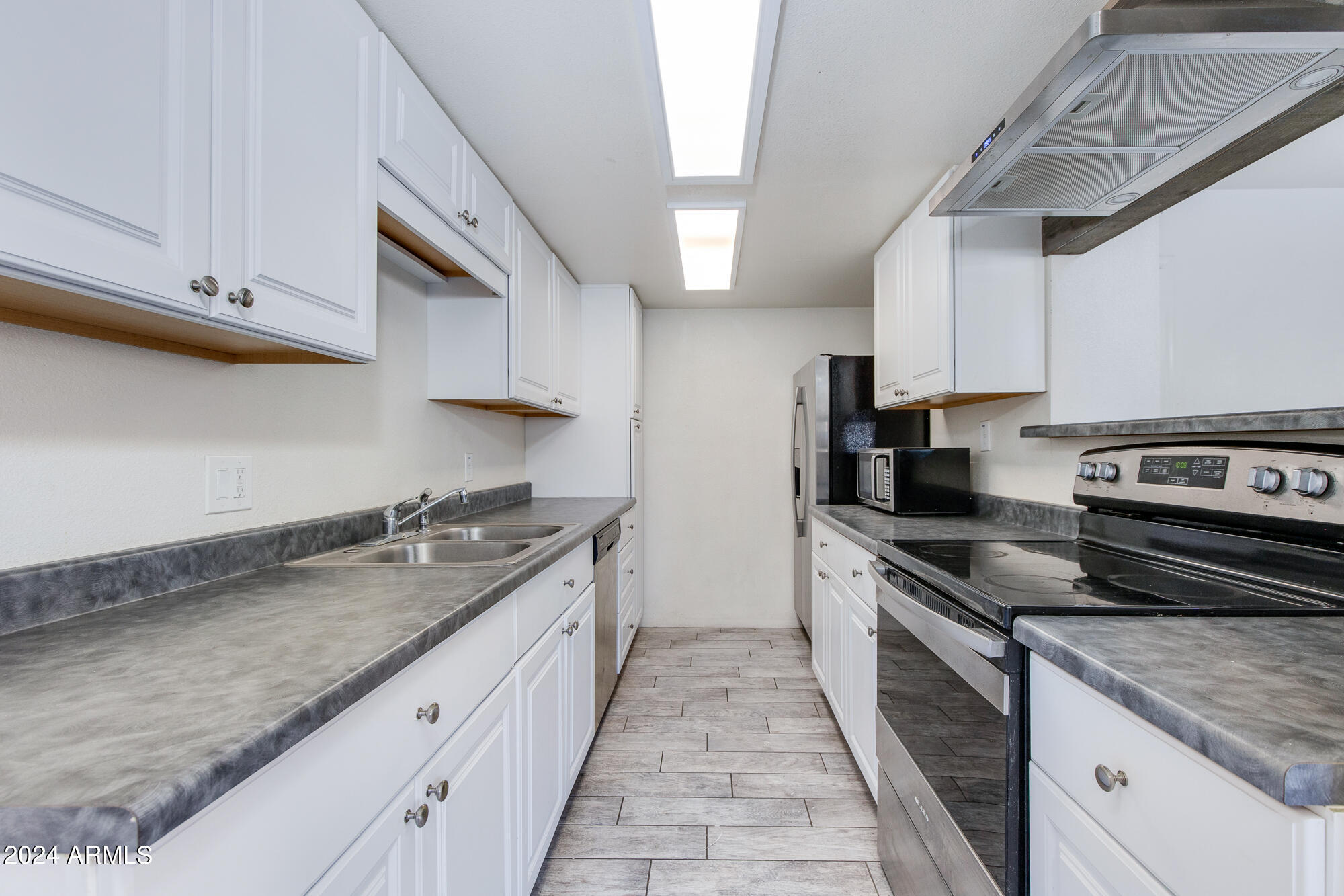 1209 E TOWNLEY Avenue