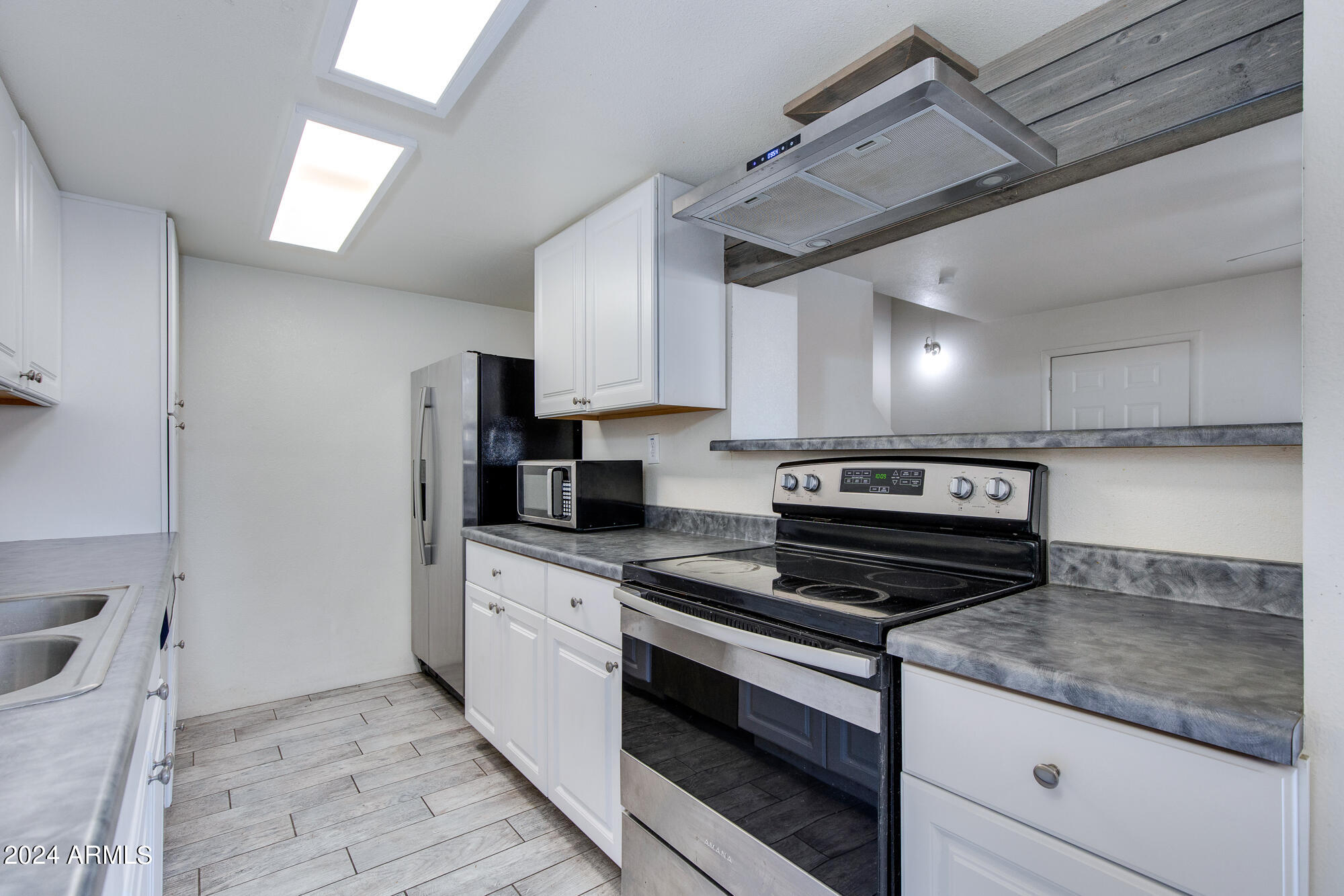 1209 E TOWNLEY Avenue