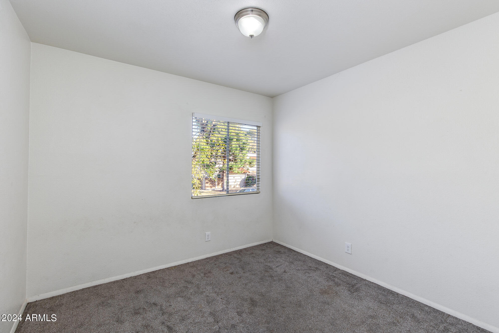 1209 E TOWNLEY Avenue