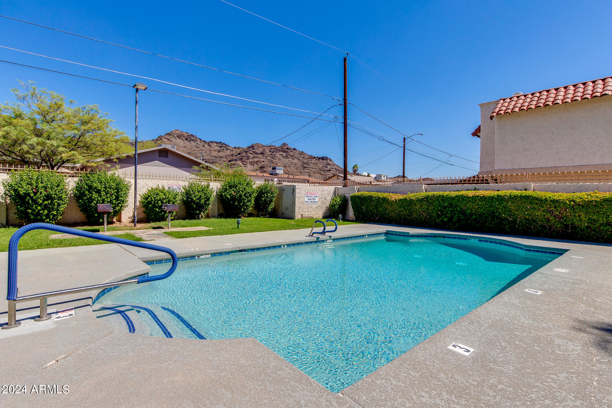 1209 E TOWNLEY Avenue