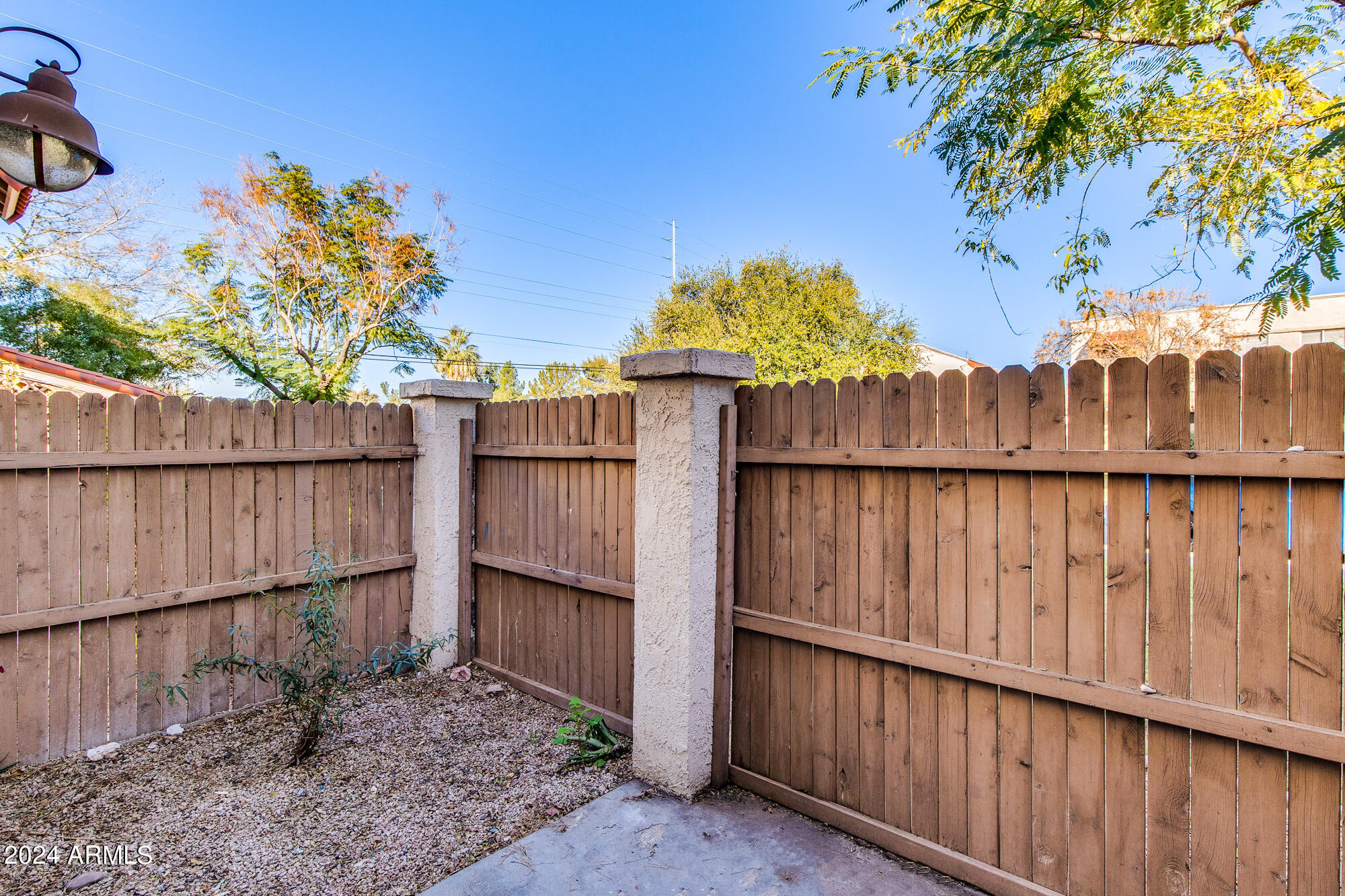 1209 E TOWNLEY Avenue