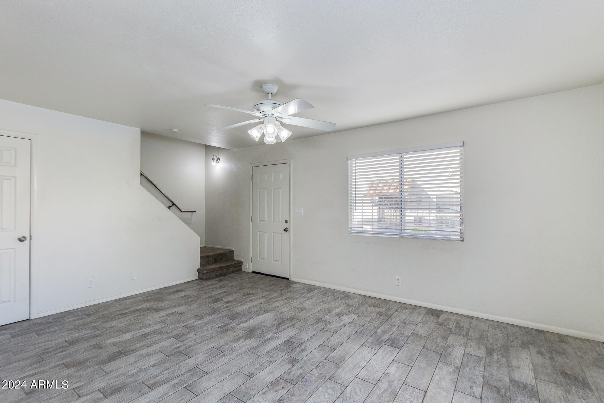 1209 E TOWNLEY Avenue