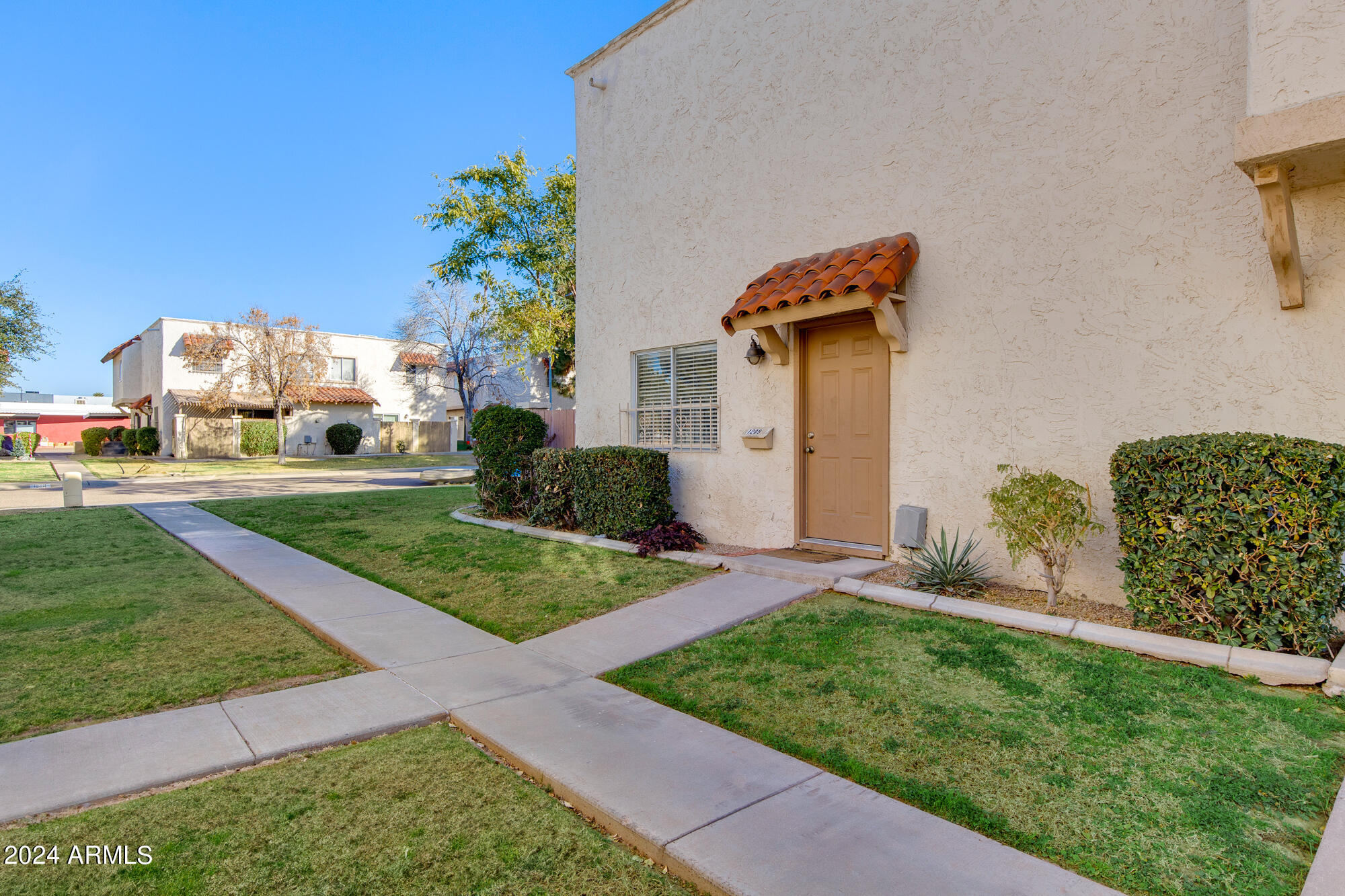 1209 E TOWNLEY Avenue