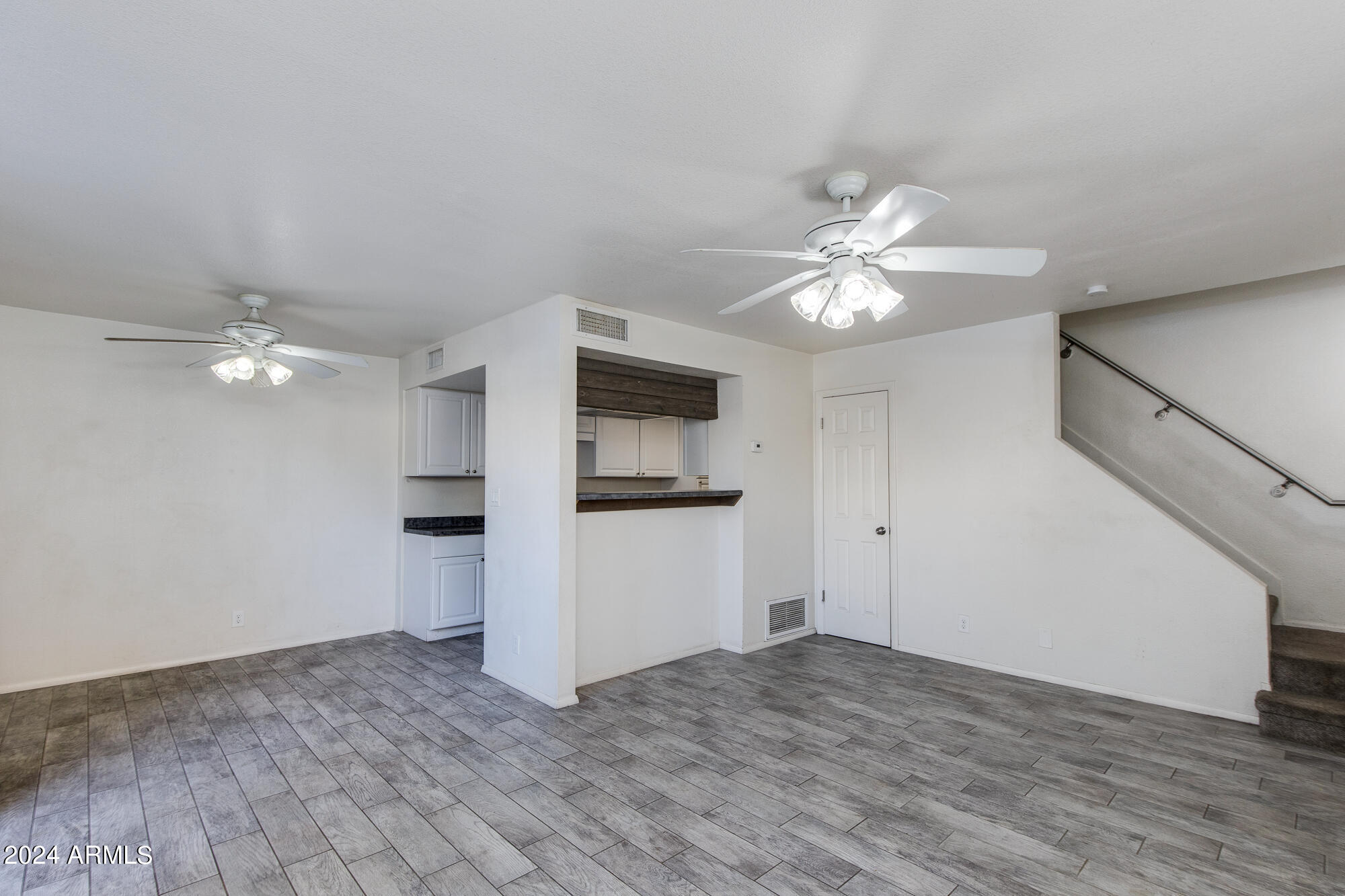 1209 E TOWNLEY Avenue