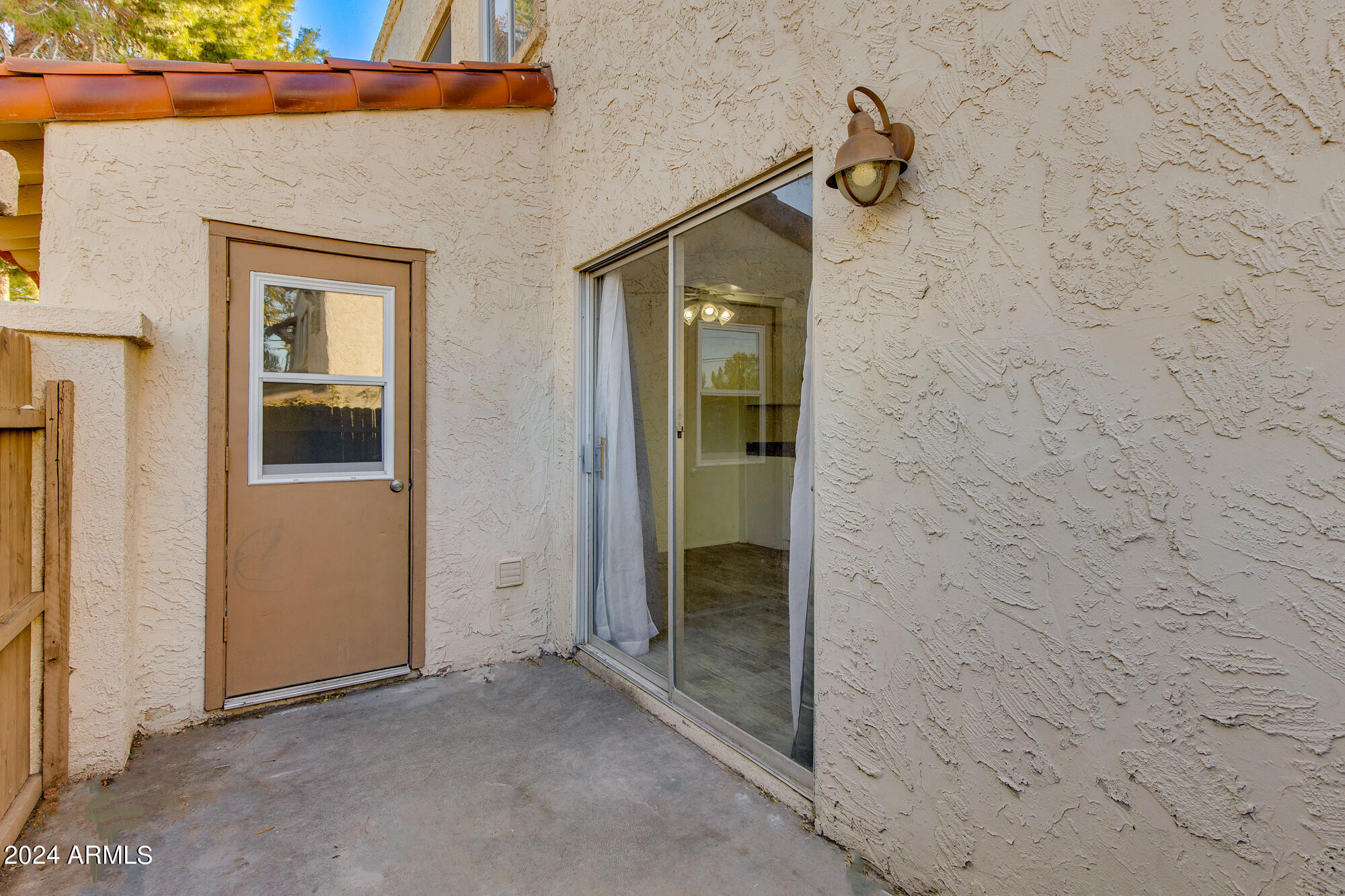 1209 E TOWNLEY Avenue