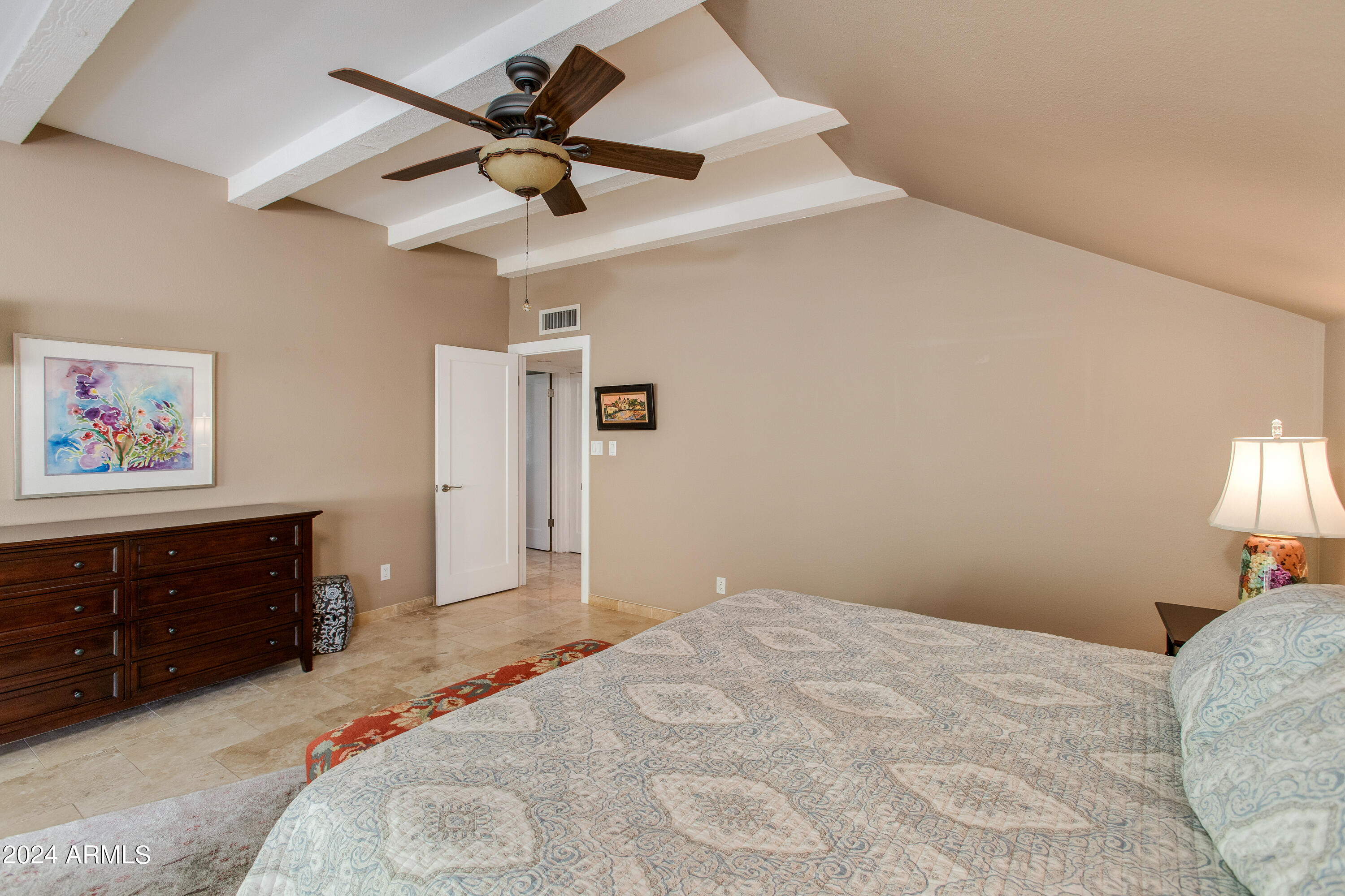 2044 E PASADENA Avenue