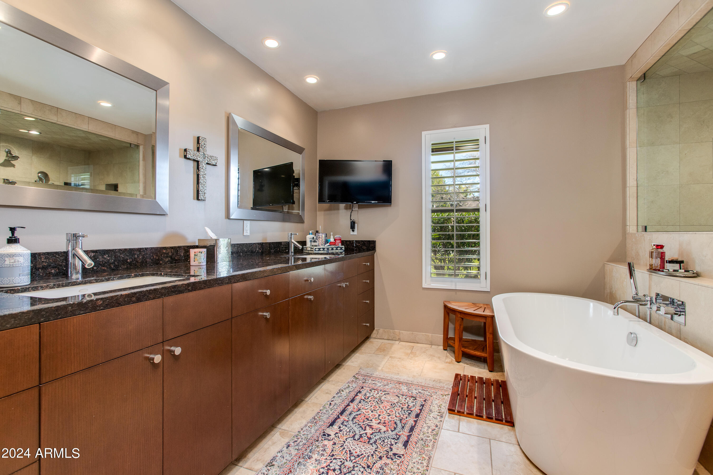 2044 E PASADENA Avenue