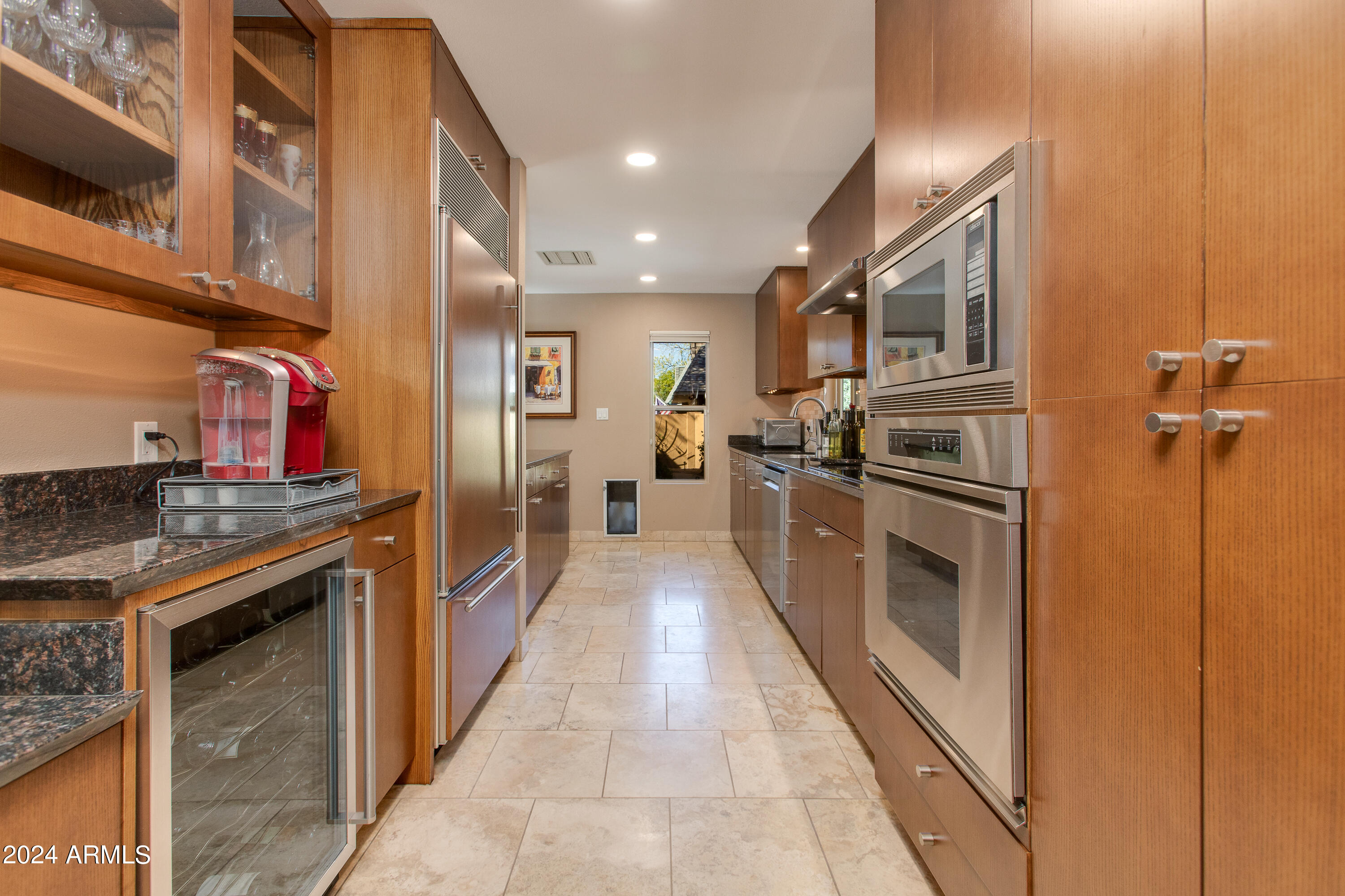 2044 E PASADENA Avenue