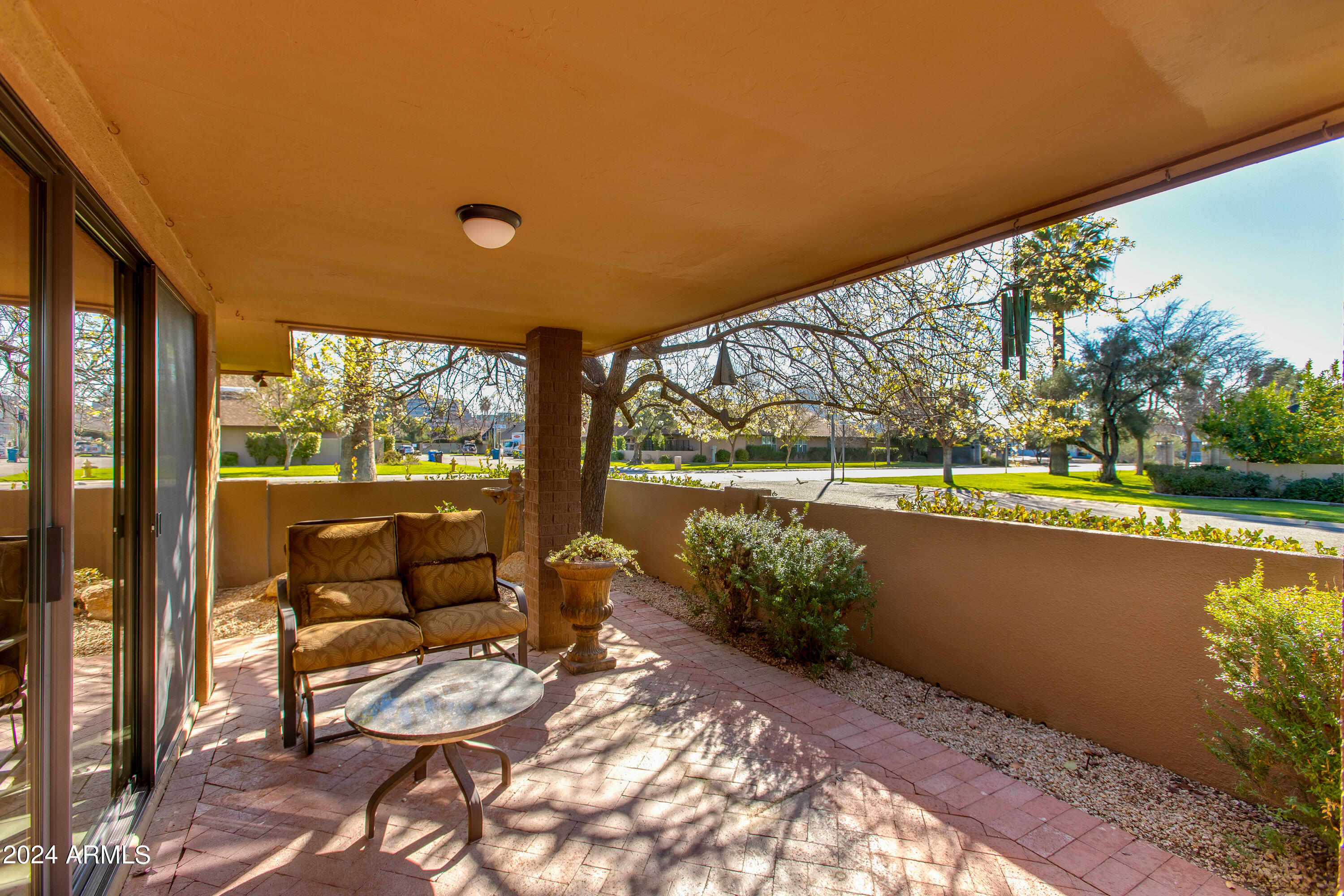 2044 E PASADENA Avenue