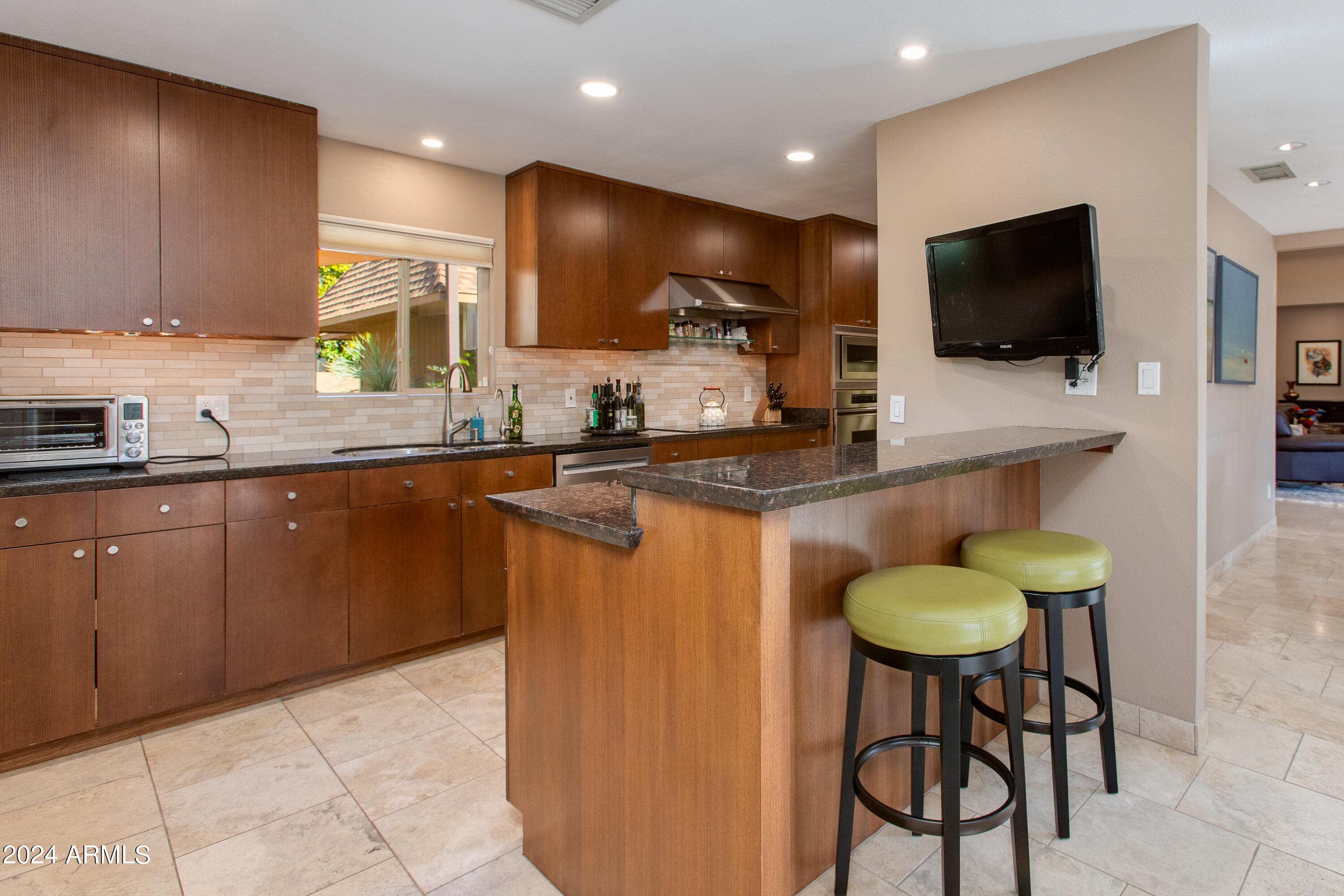 2044 E PASADENA Avenue