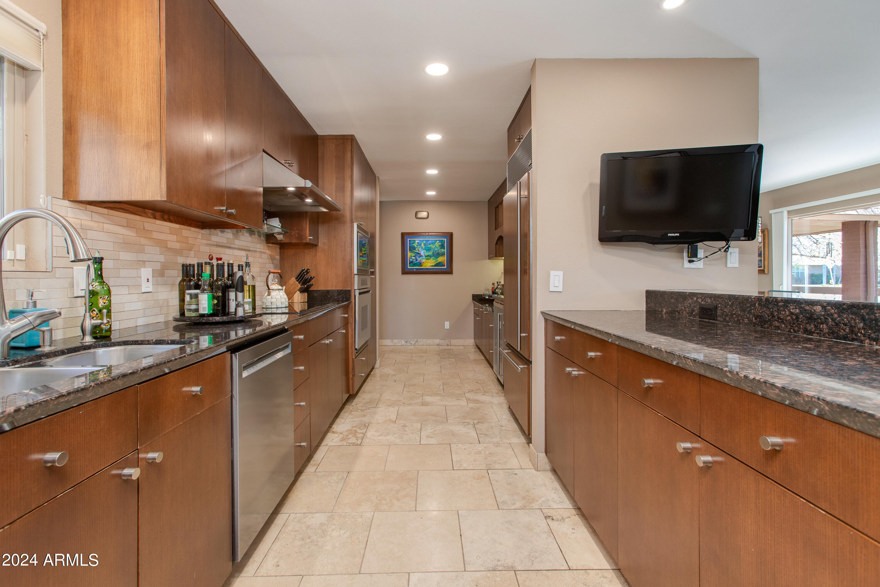 2044 E PASADENA Avenue