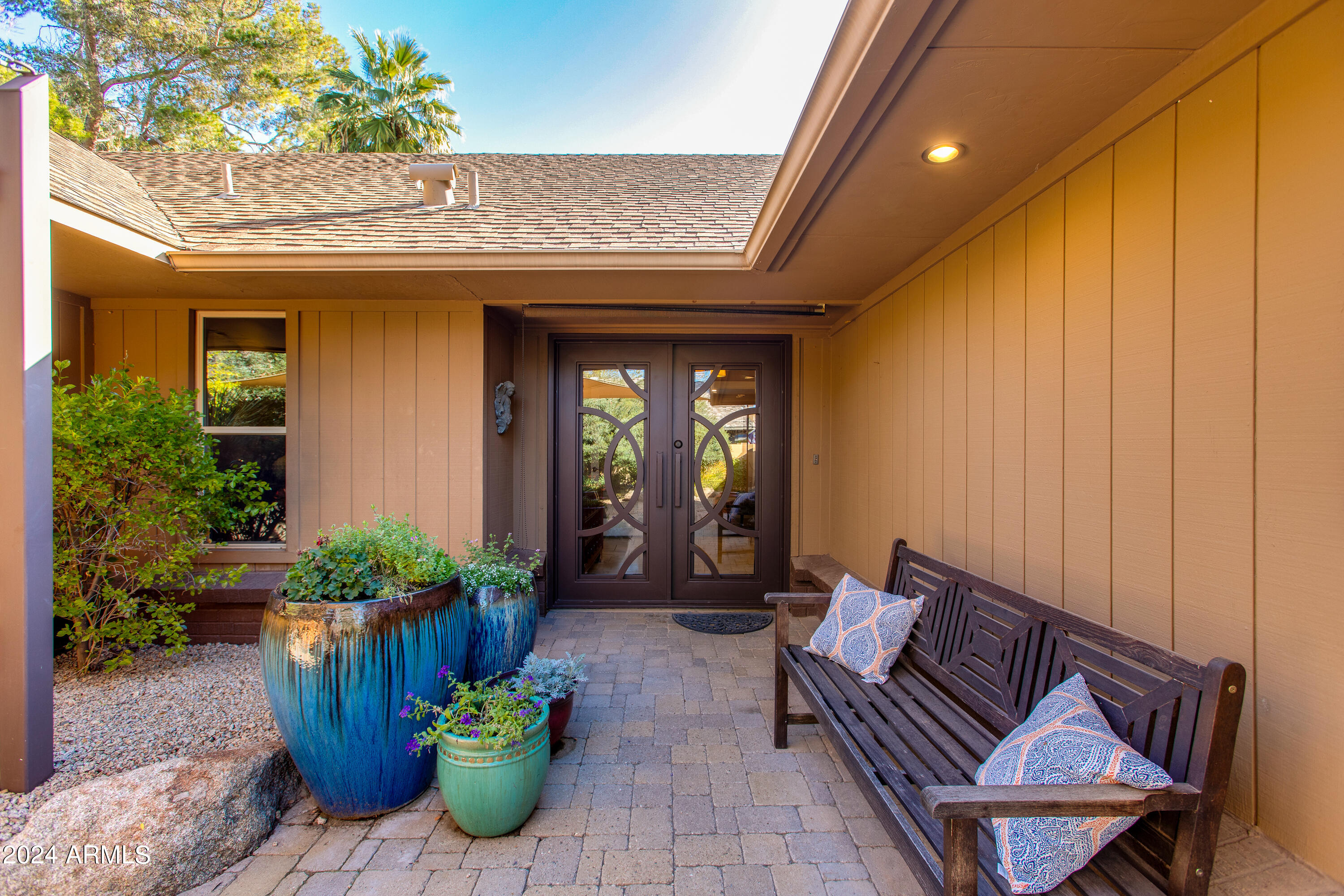 2044 E PASADENA Avenue