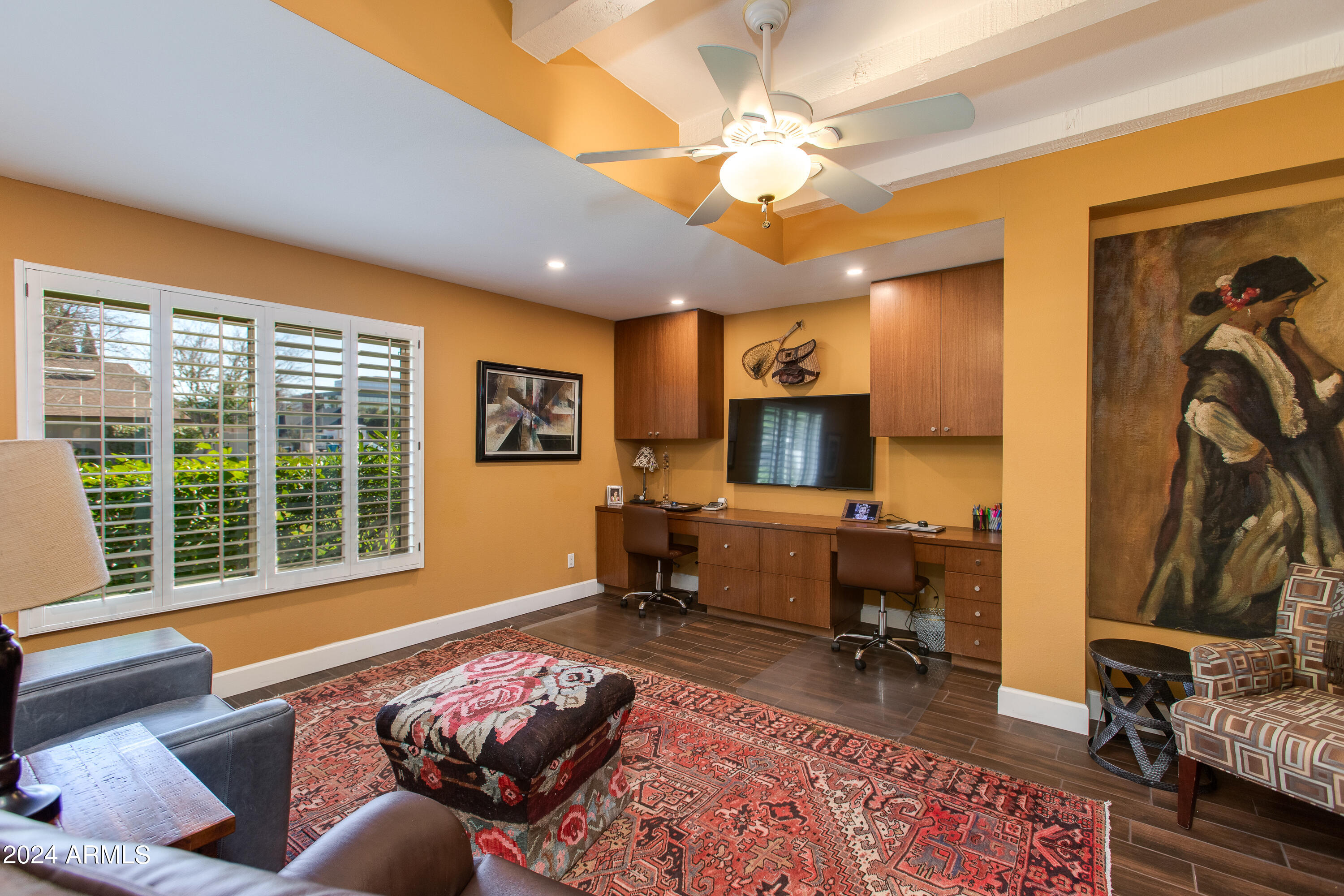 2044 E PASADENA Avenue