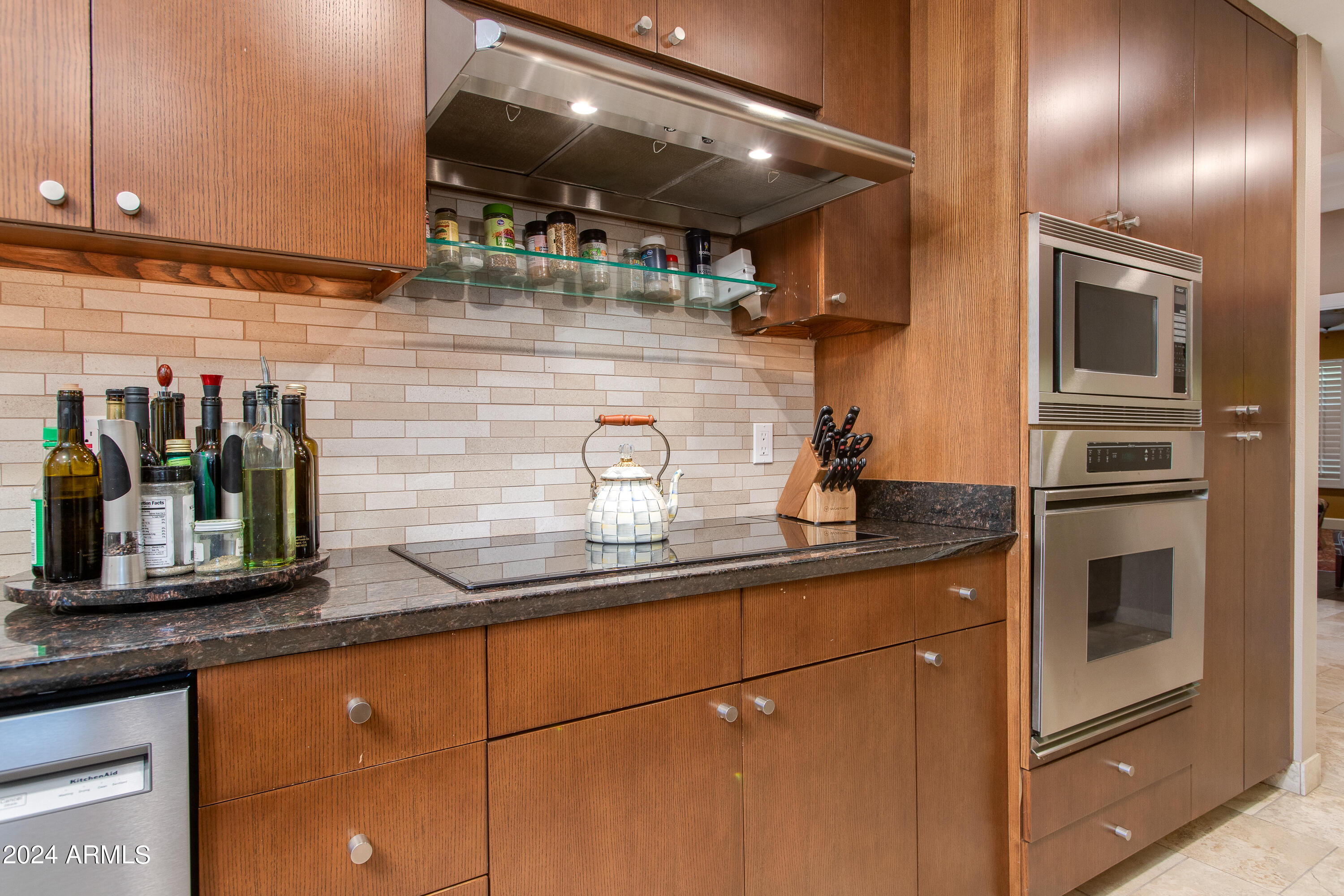 2044 E PASADENA Avenue