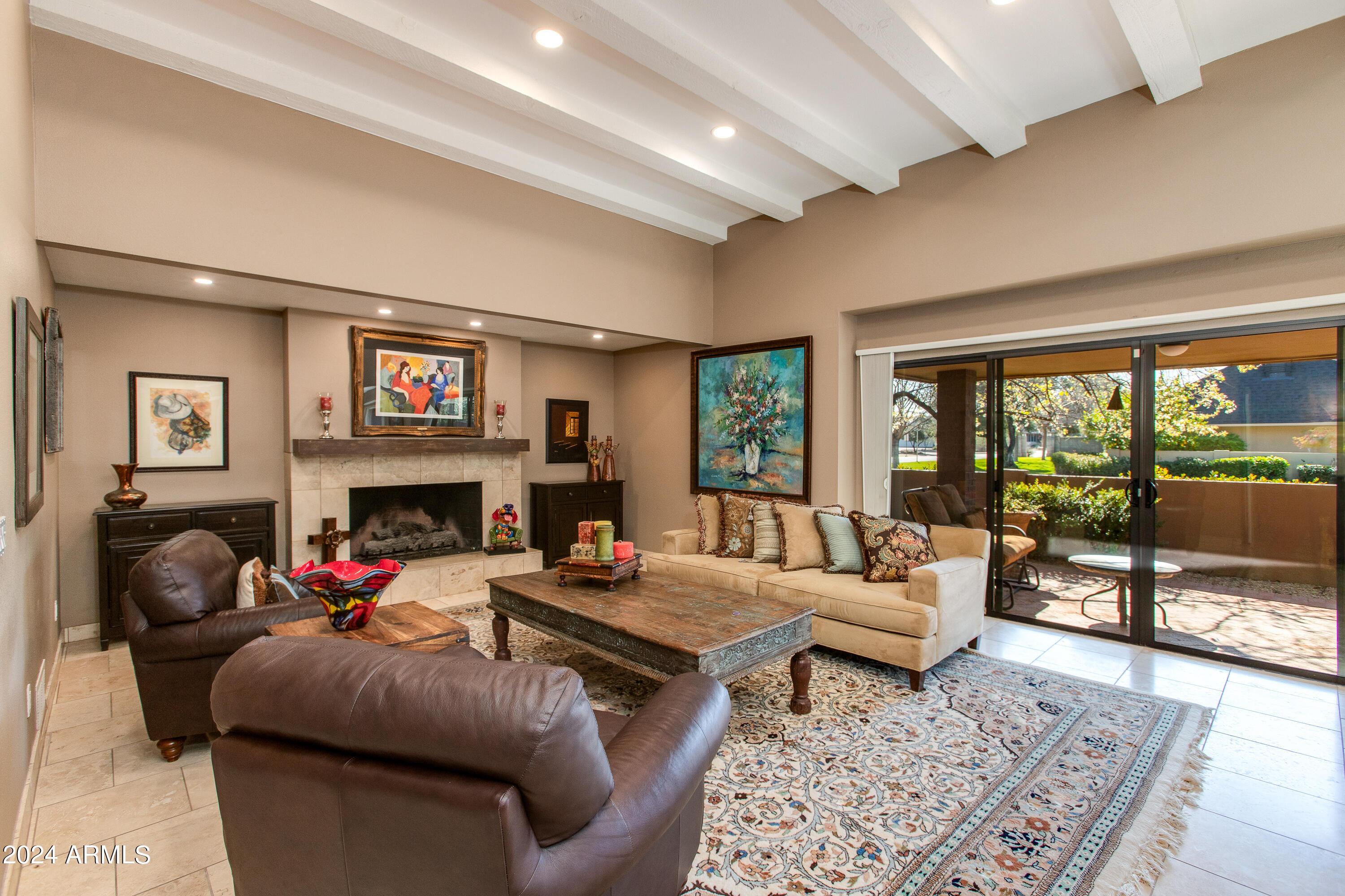 2044 E PASADENA Avenue