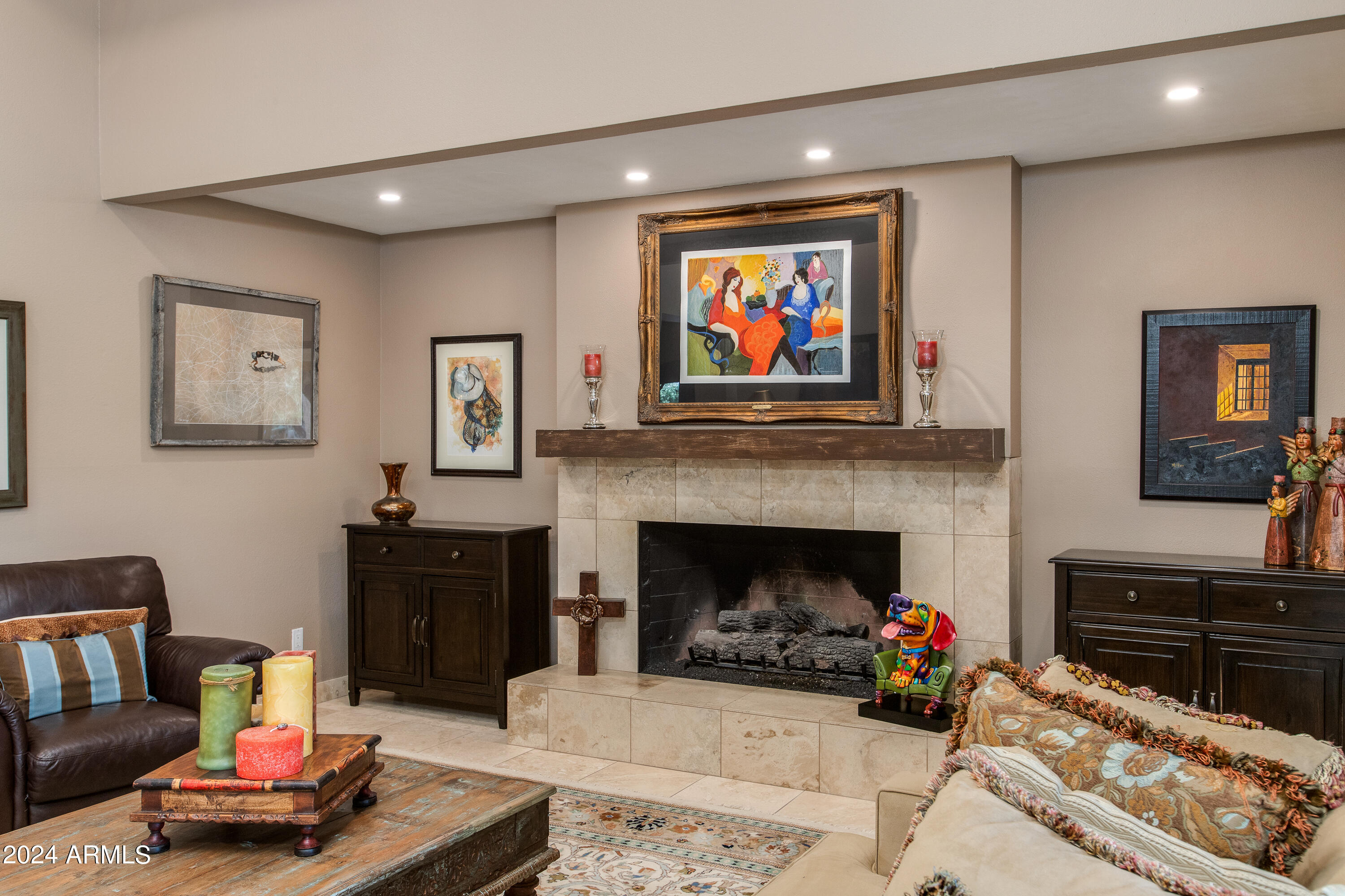 2044 E PASADENA Avenue