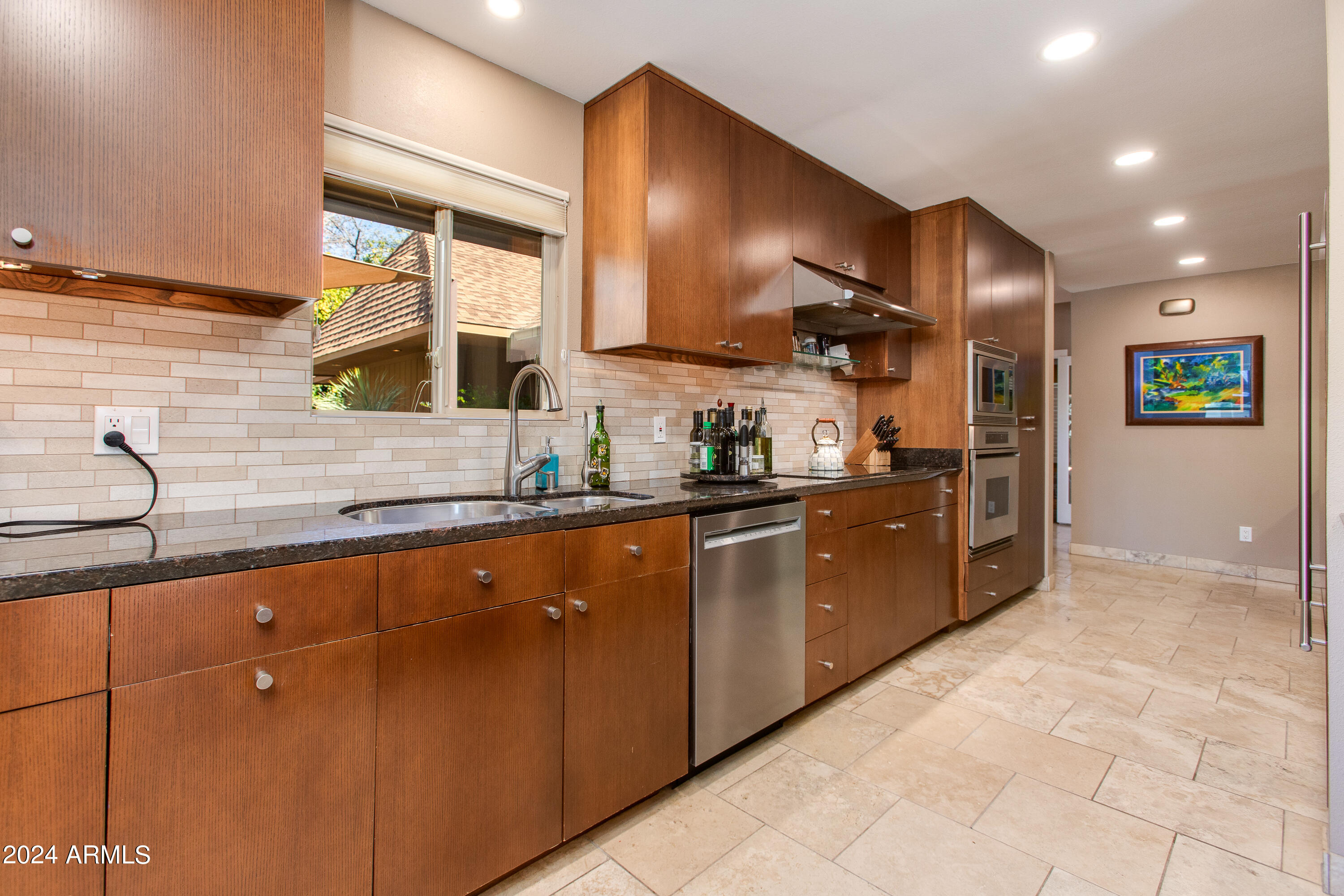 2044 E PASADENA Avenue