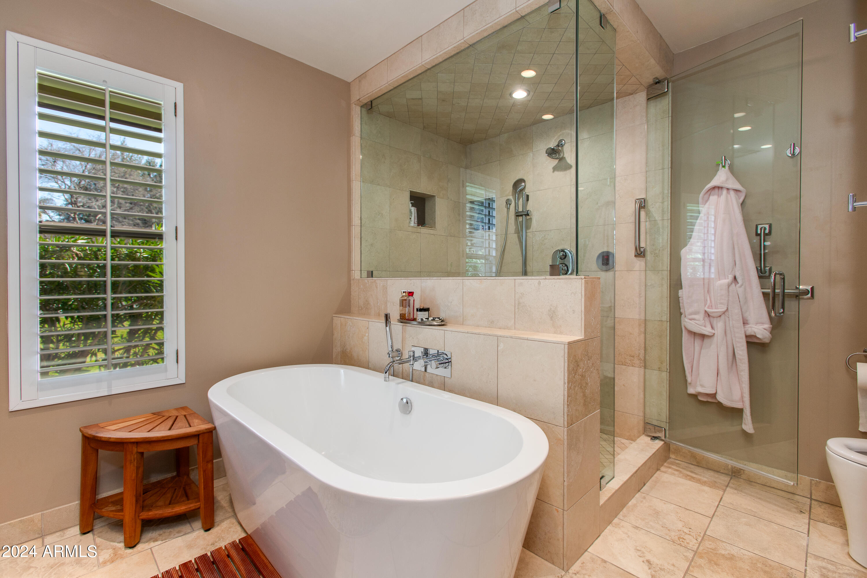 2044 E PASADENA Avenue