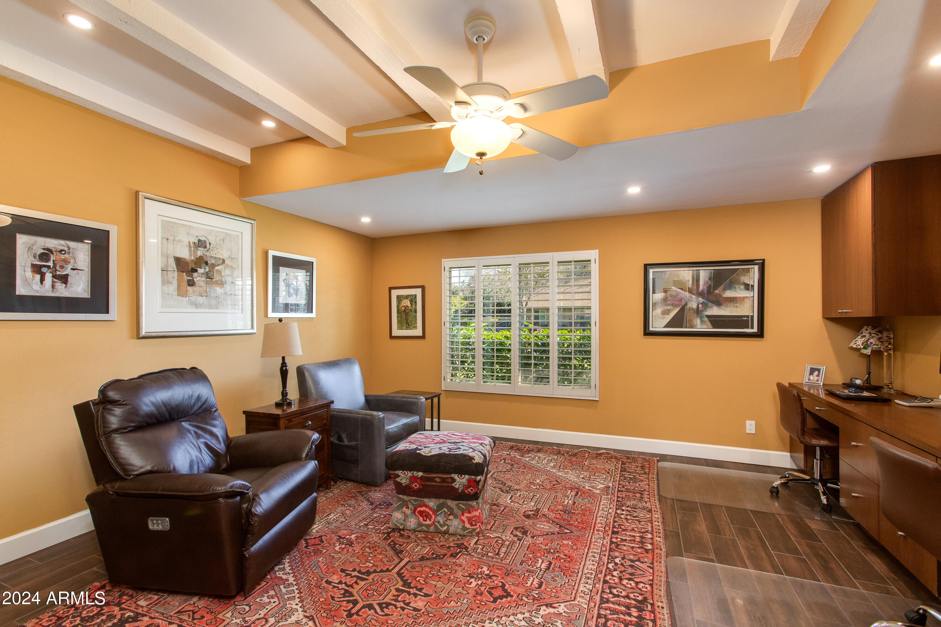 2044 E PASADENA Avenue