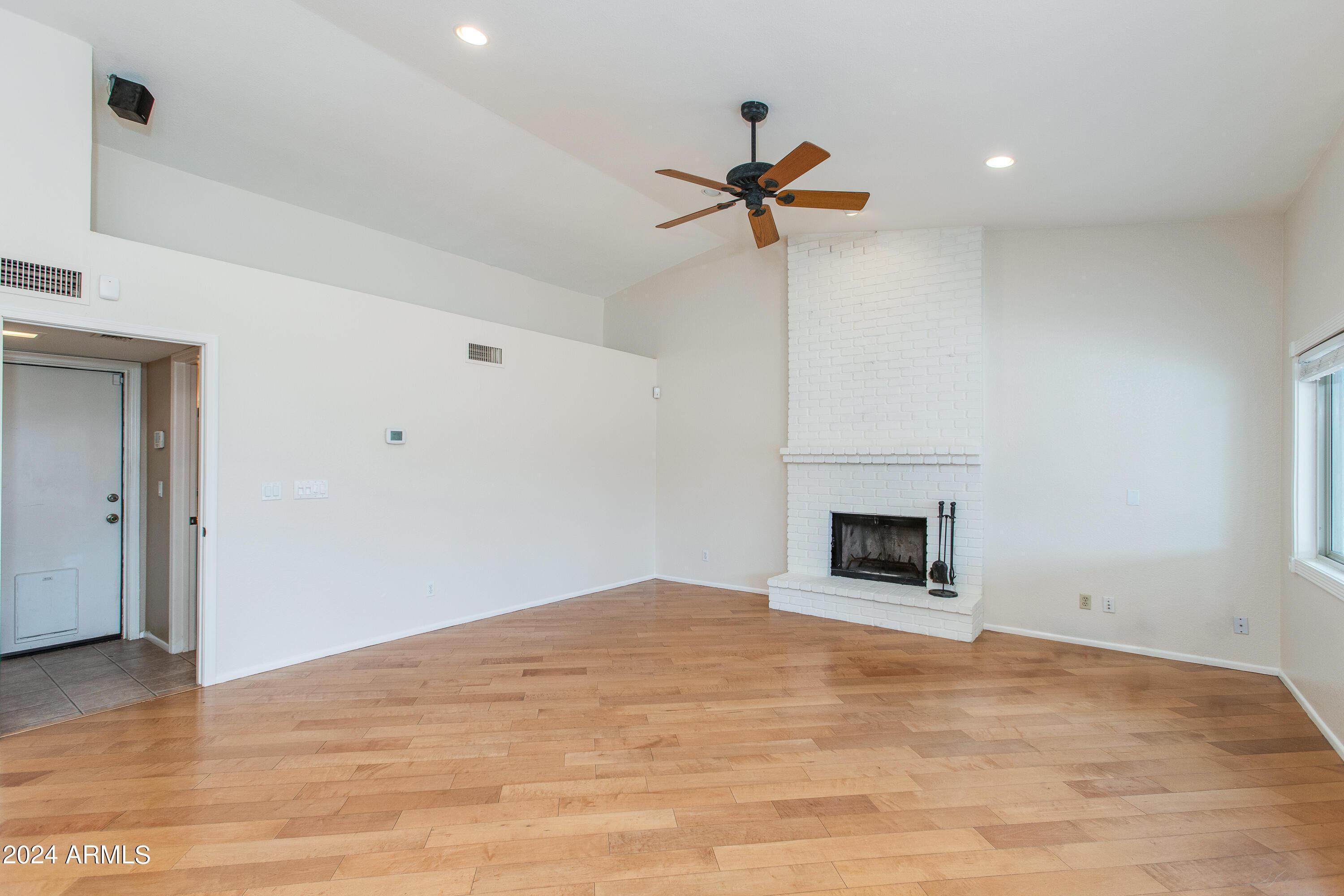 5735 E Hartford Avenue