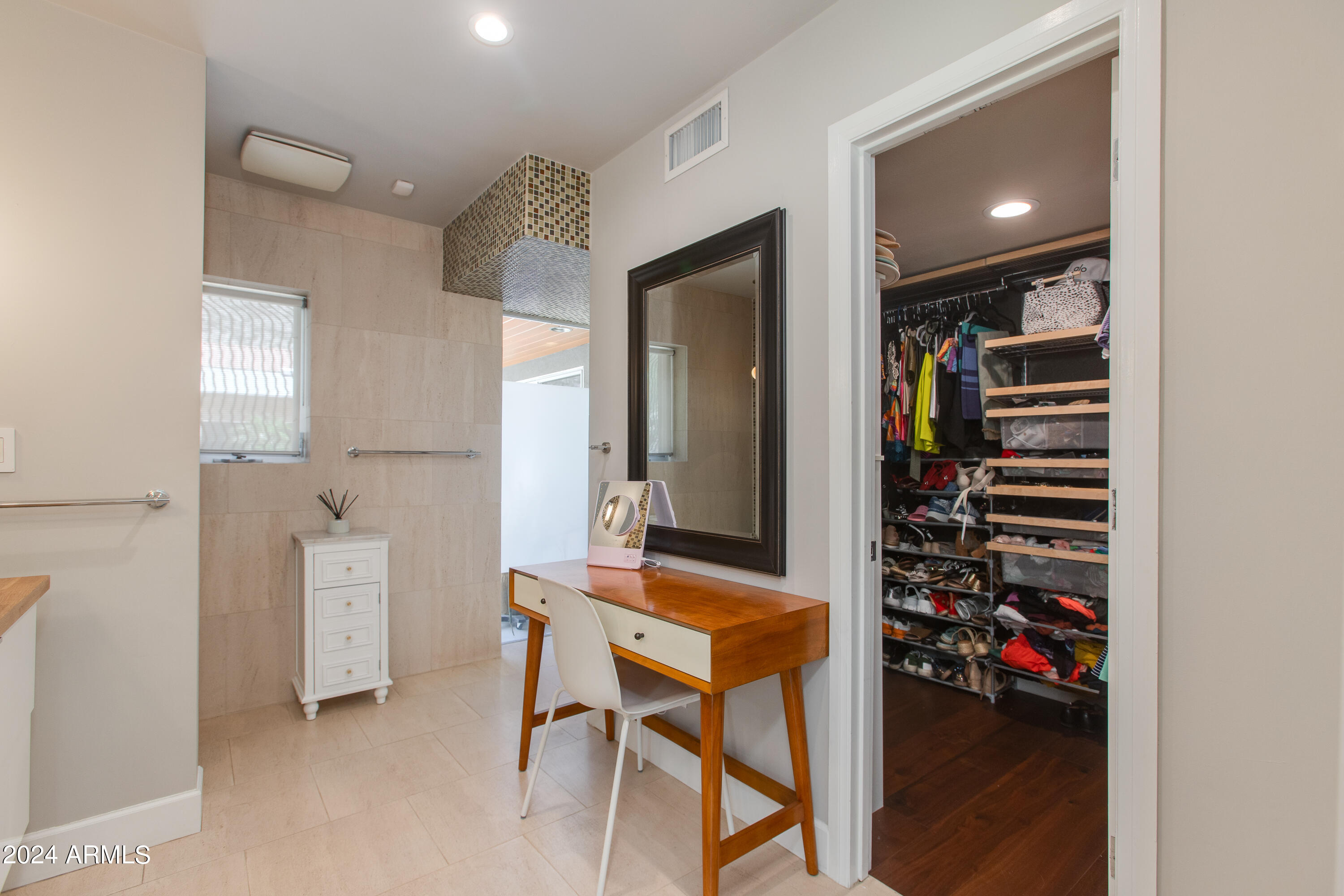 2230 E BELMONT Avenue