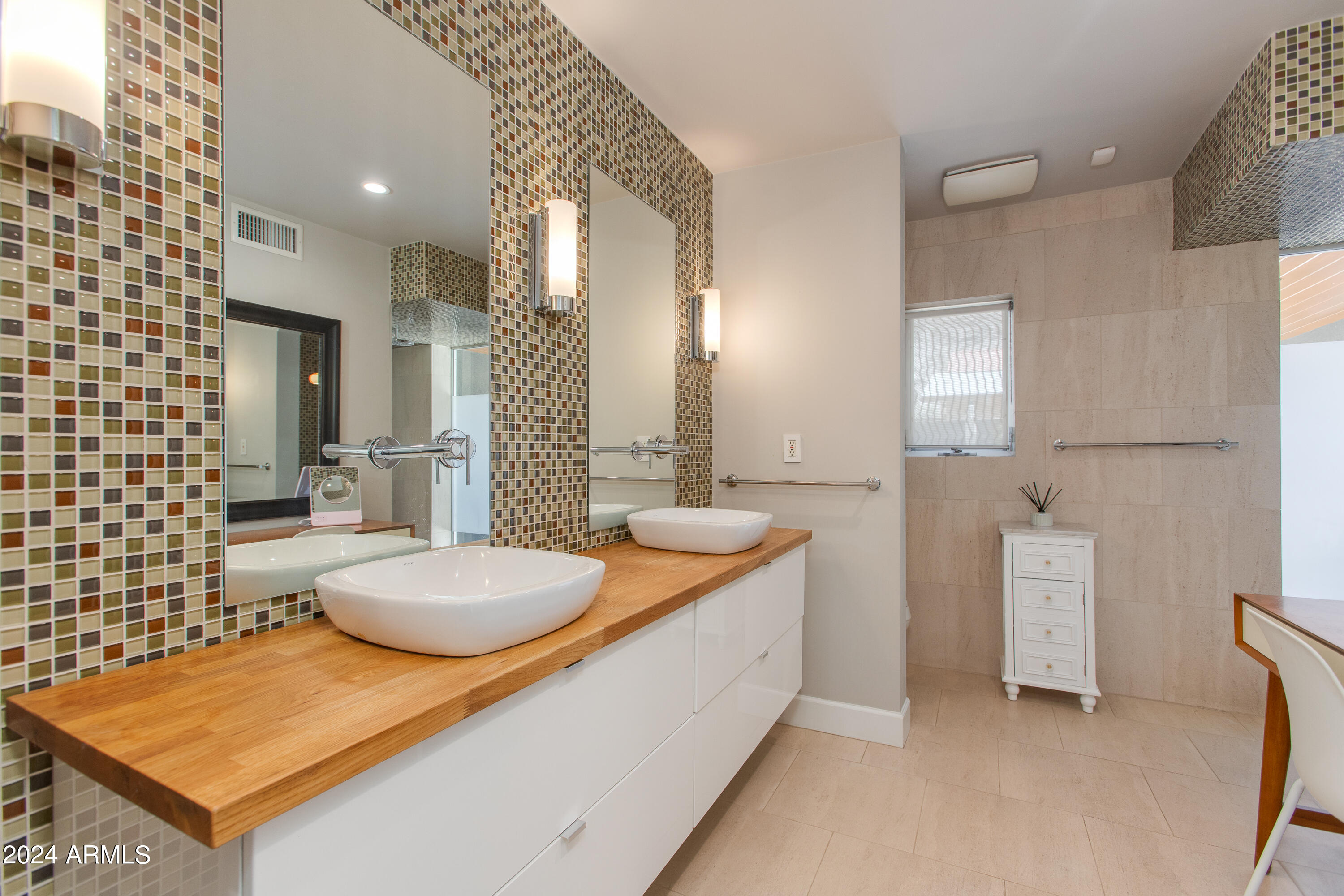 2230 E BELMONT Avenue