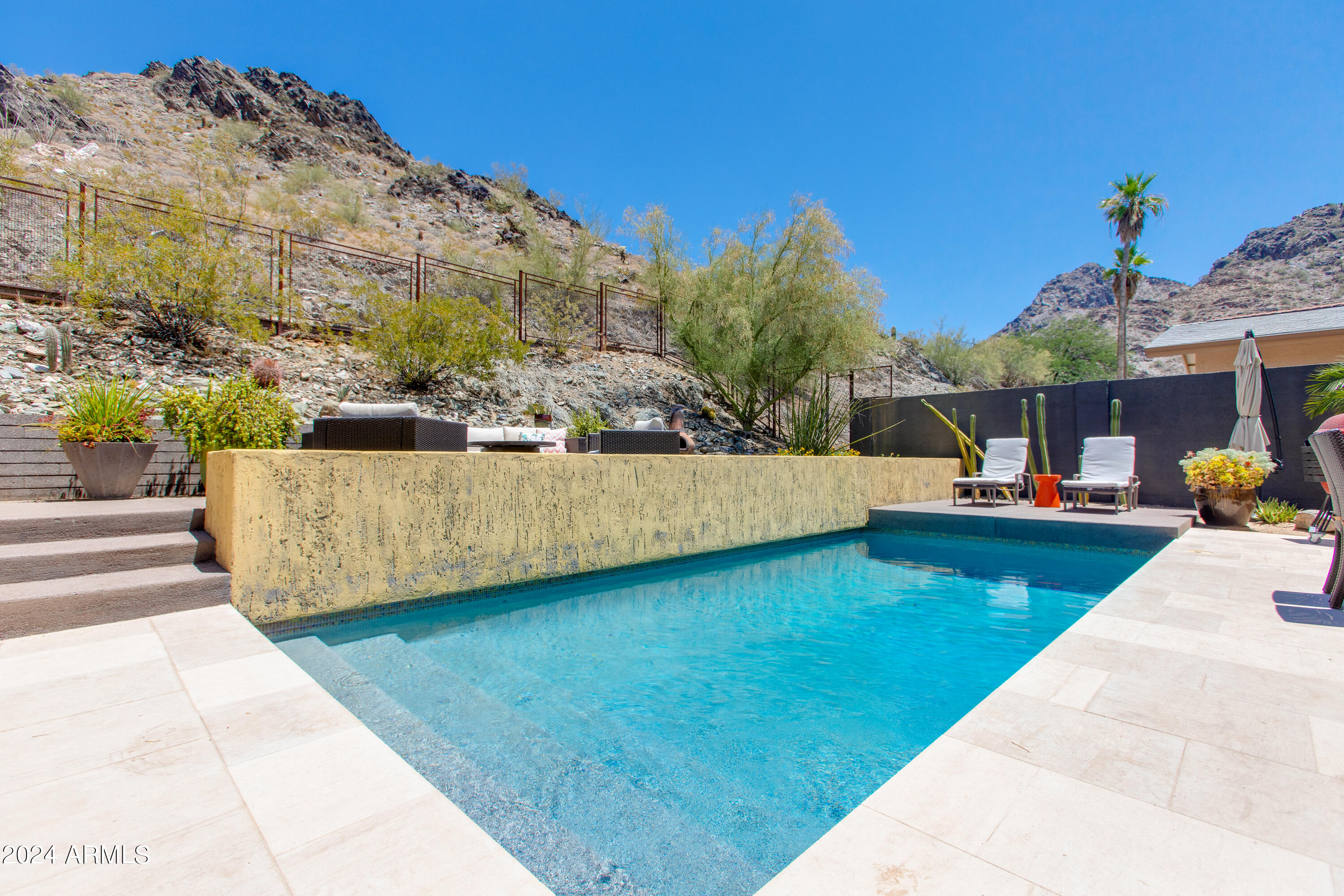 2230 E BELMONT Avenue