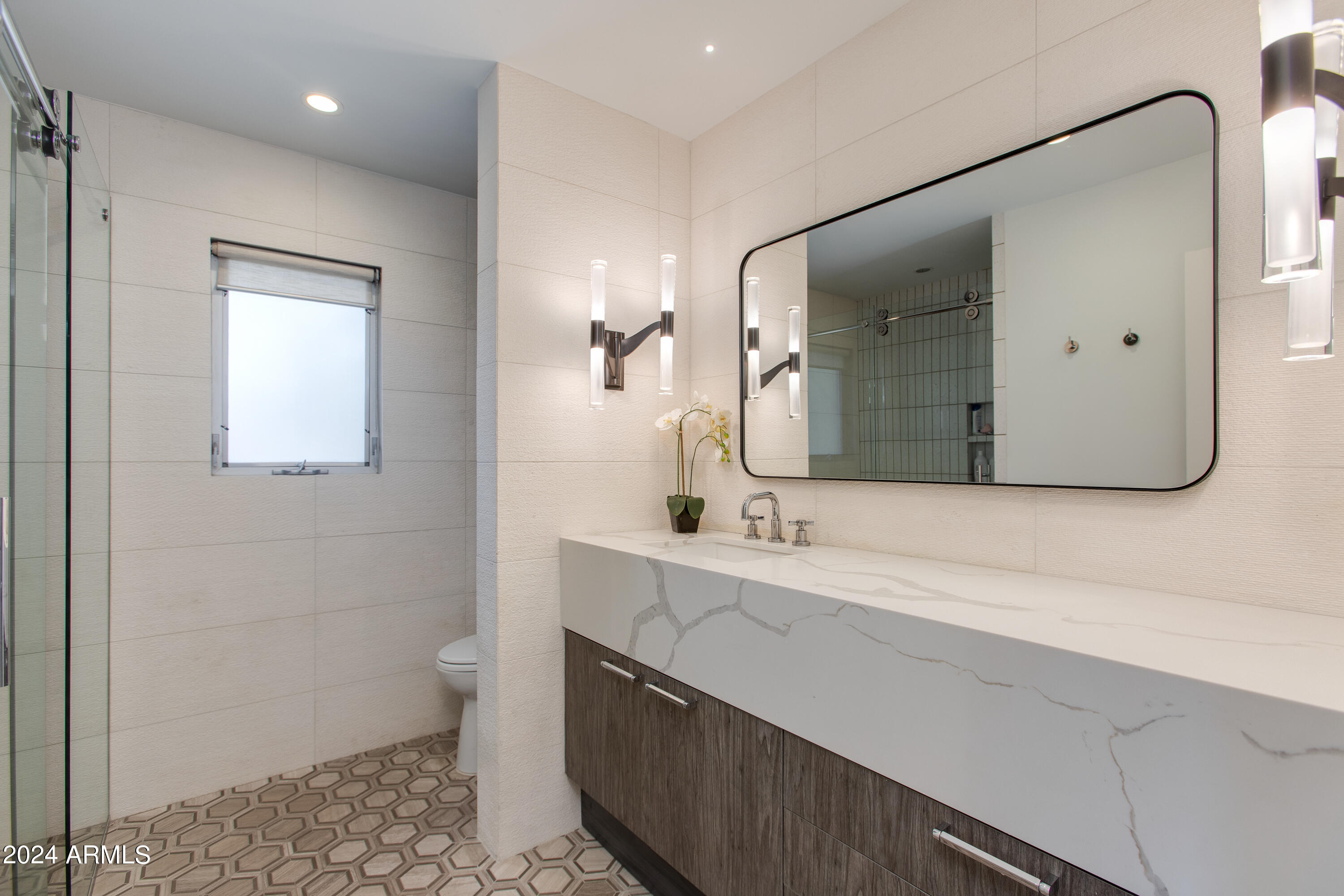 2230 E BELMONT Avenue